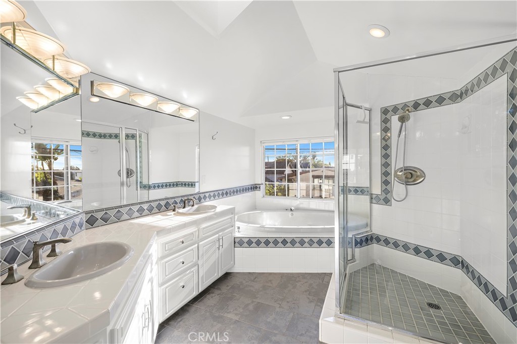 1055 Catalina