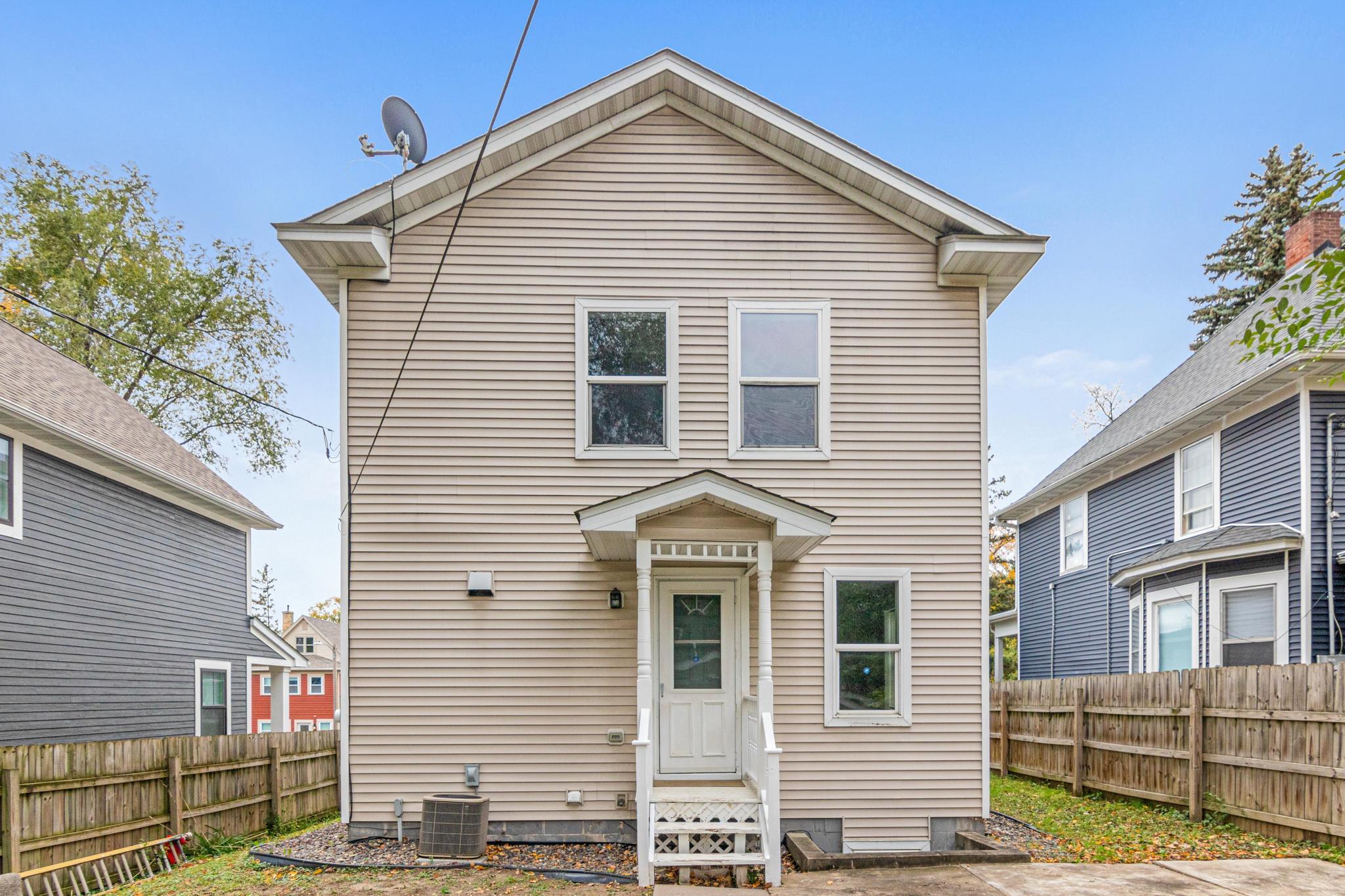 2642 Girard Avenue N