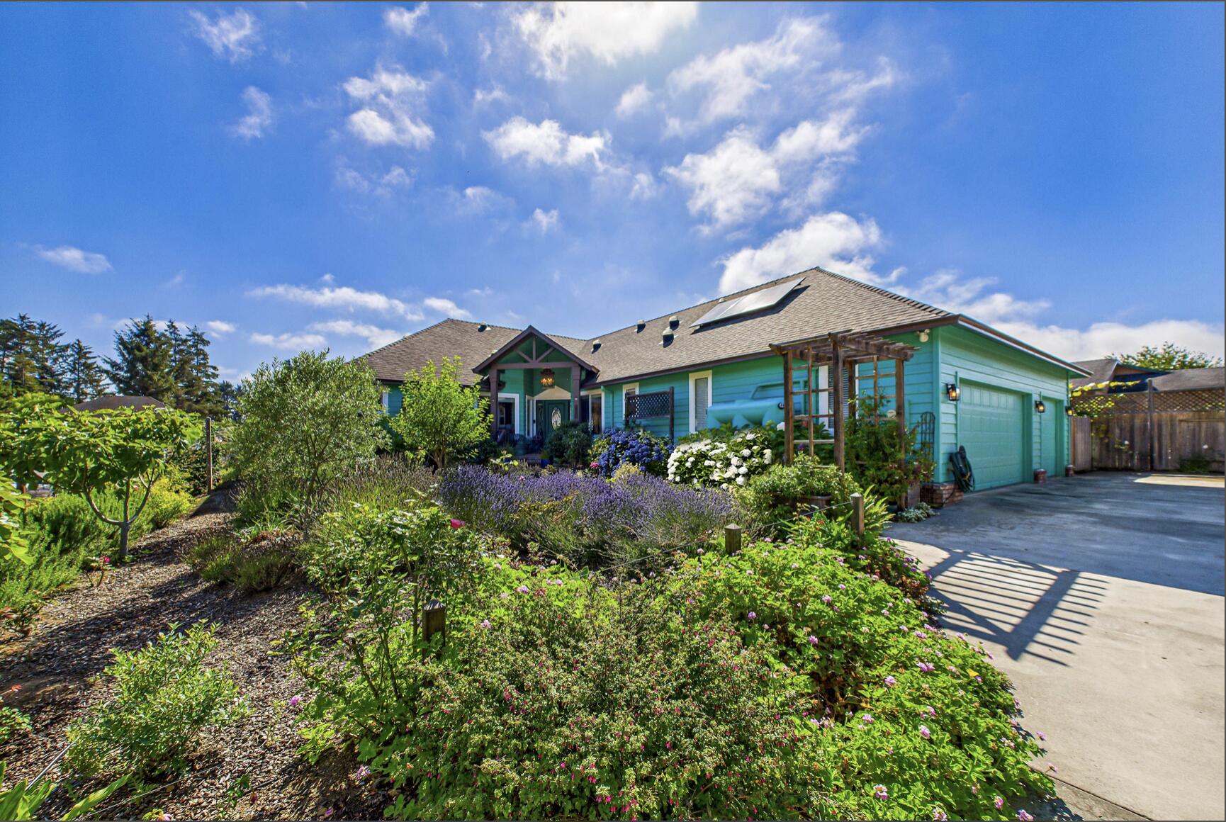 2090 Crystal Way, McKinleyville