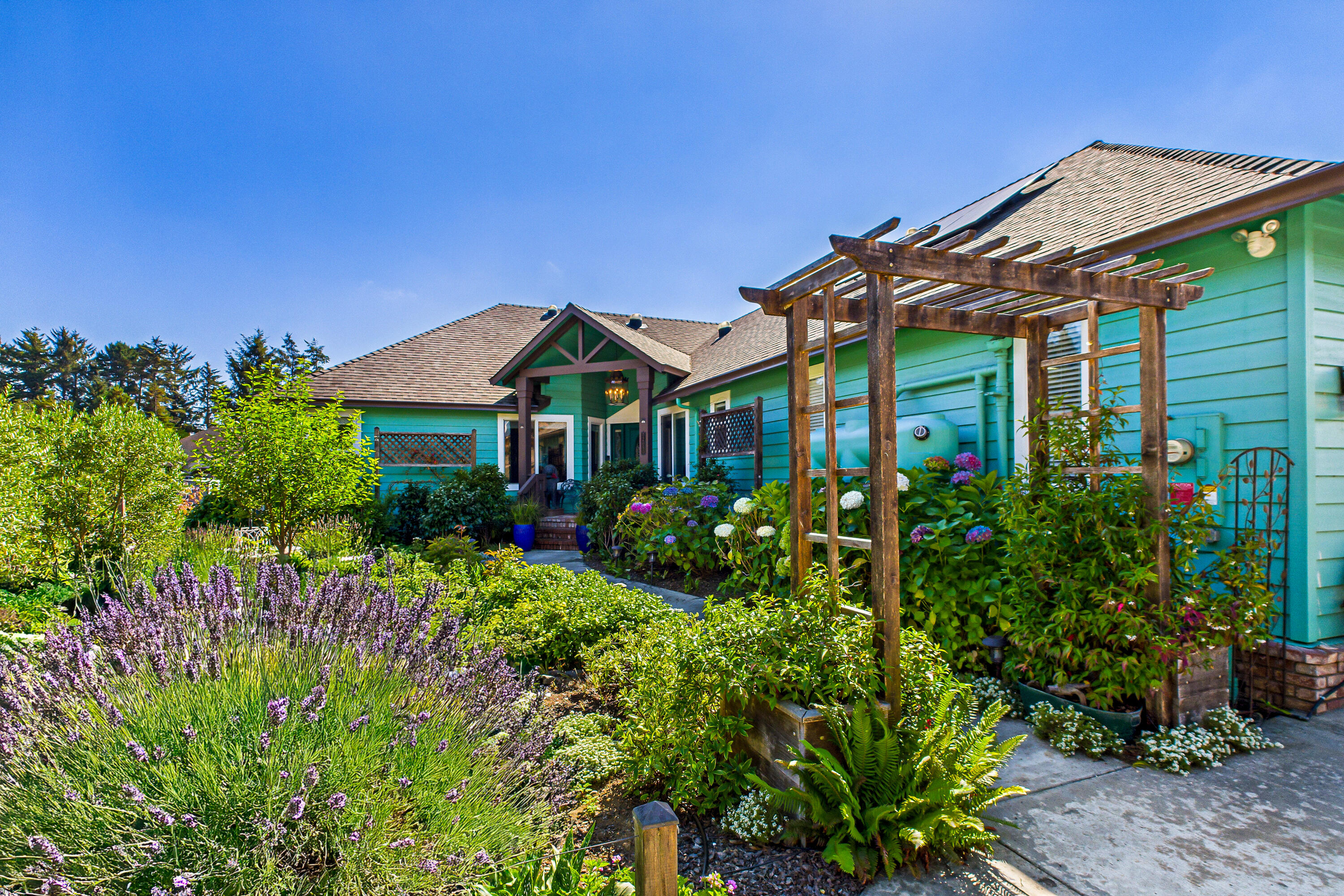 2090 Crystal Way, McKinleyville