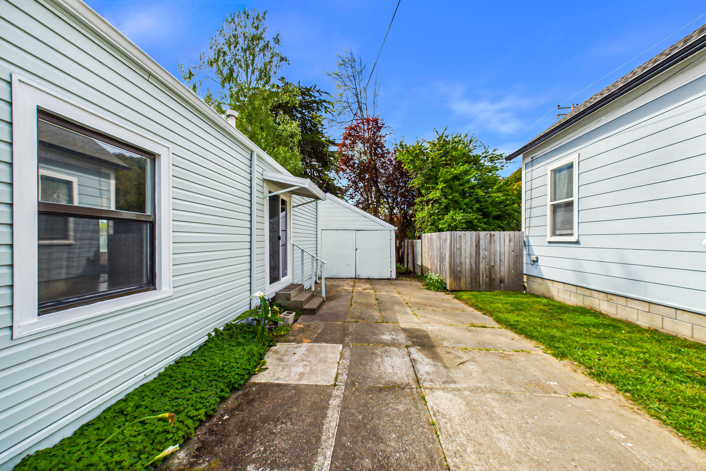 369 H Street