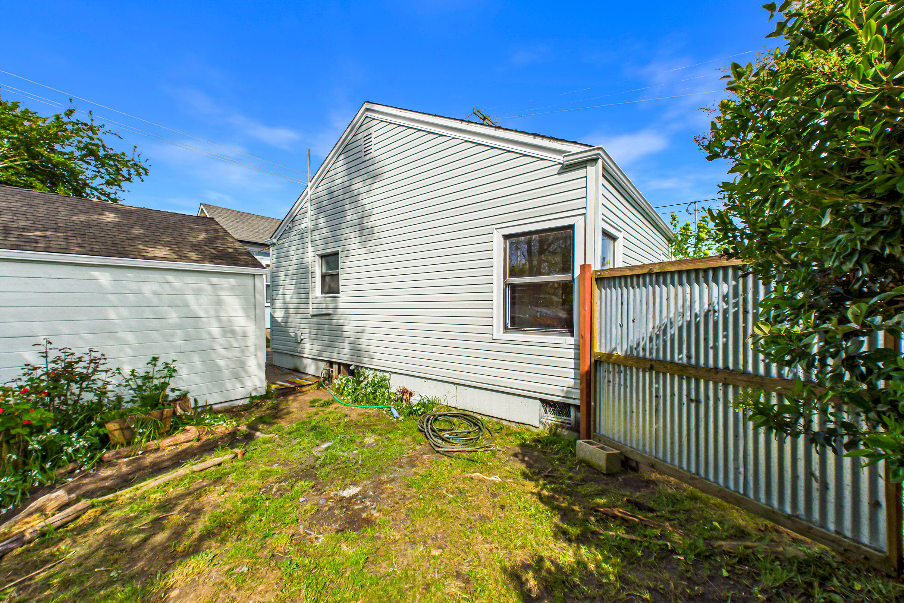 369 H Street