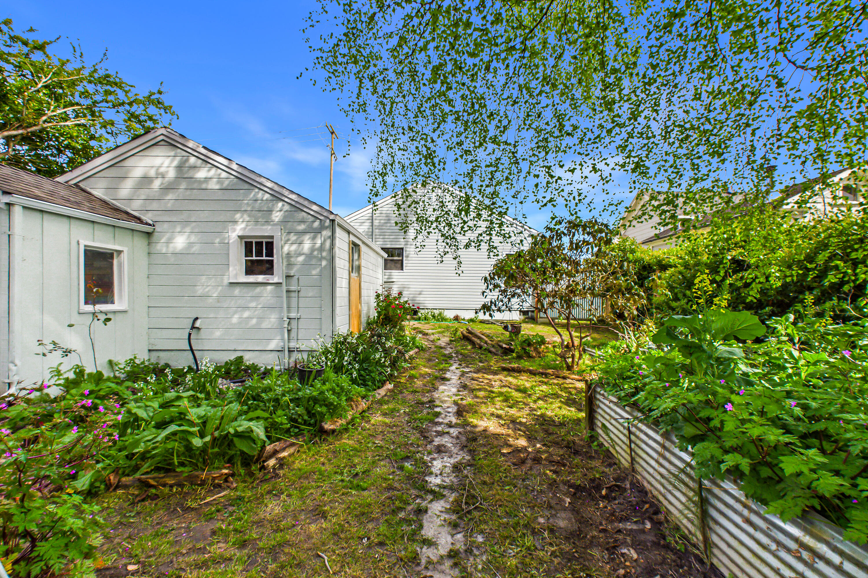 369 H Street