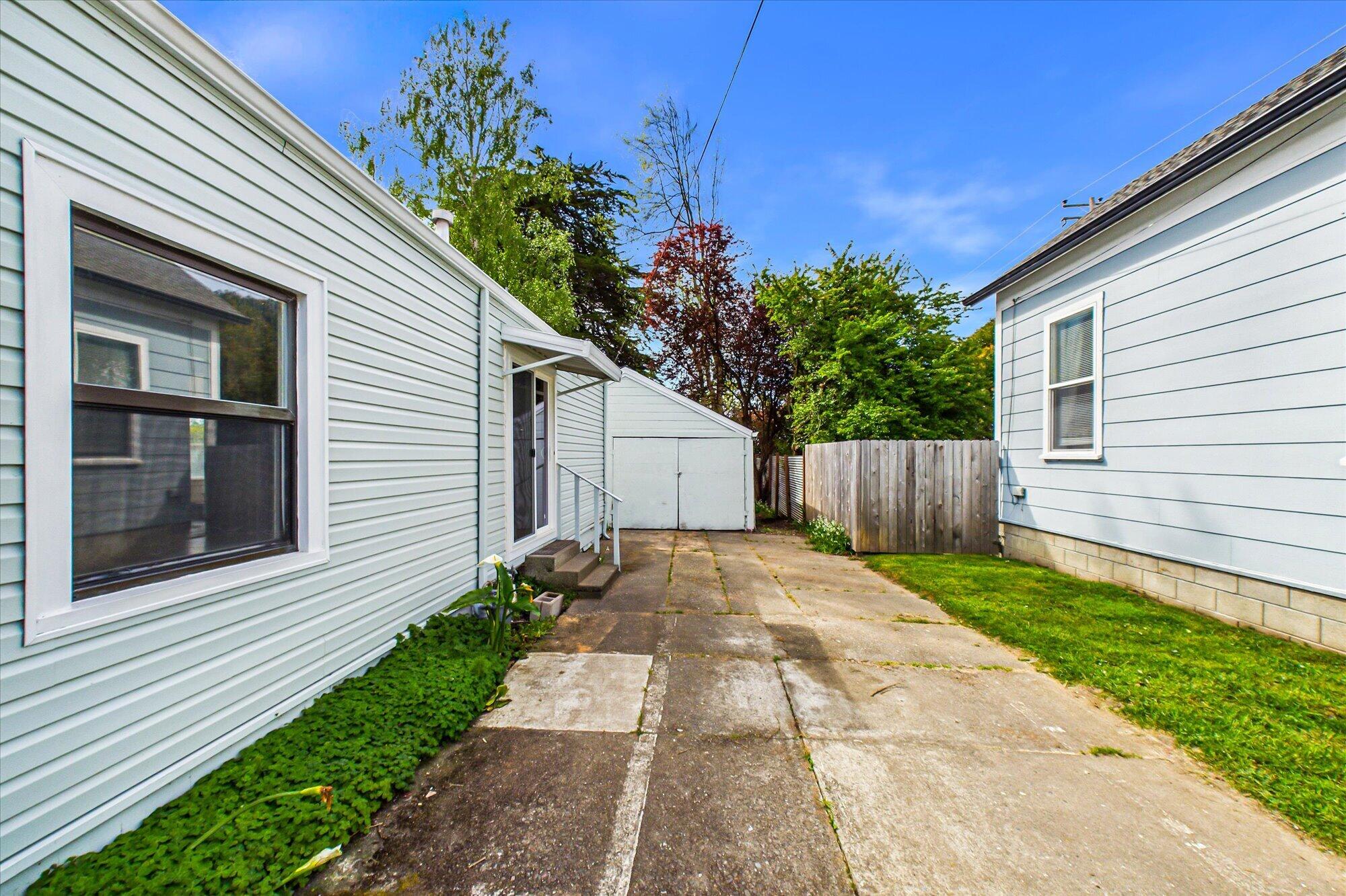 369 H Street