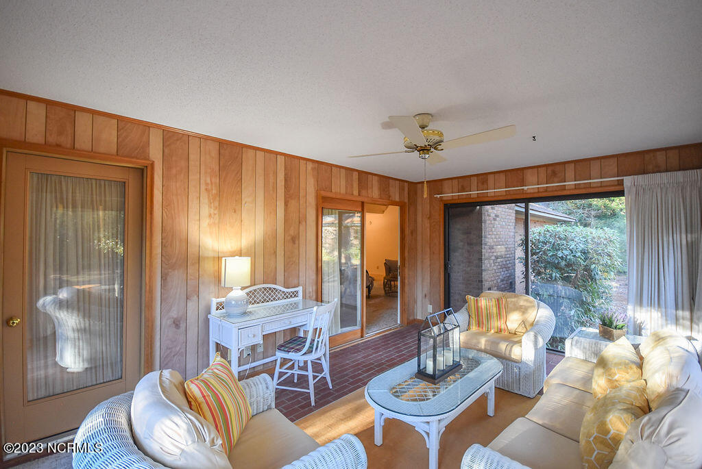185 Tamarisk Lane