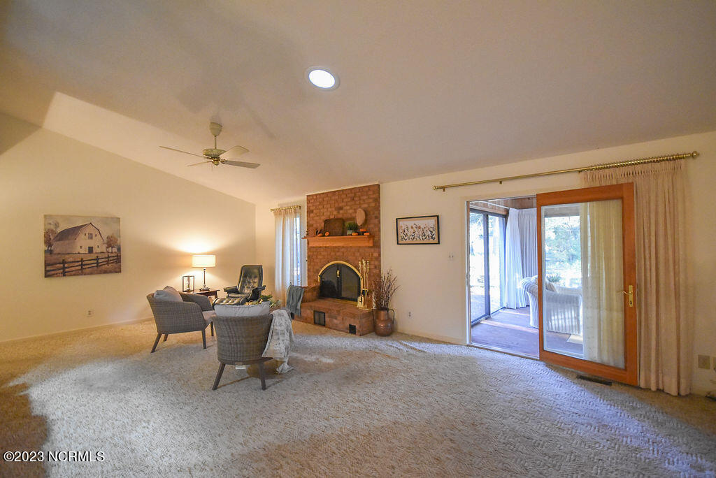 185 Tamarisk Lane