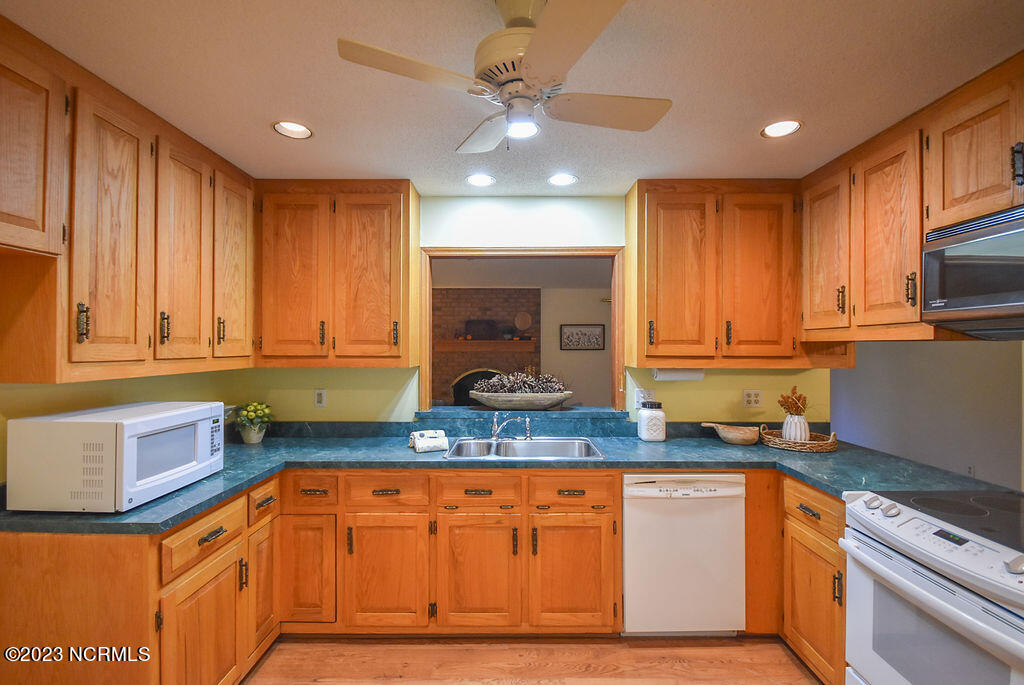 185 Tamarisk Lane
