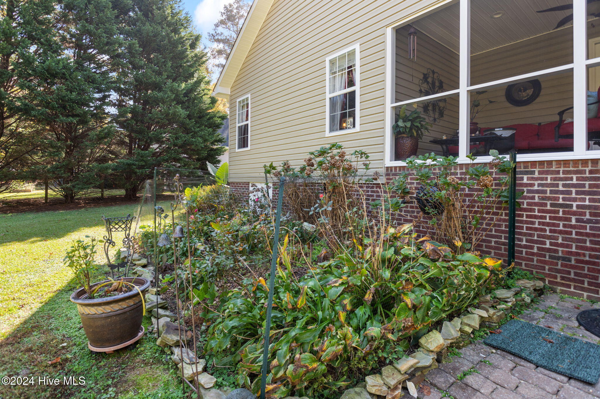 105 Sandhurst Place