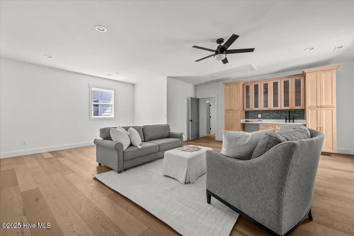 1 Scotscraig Court