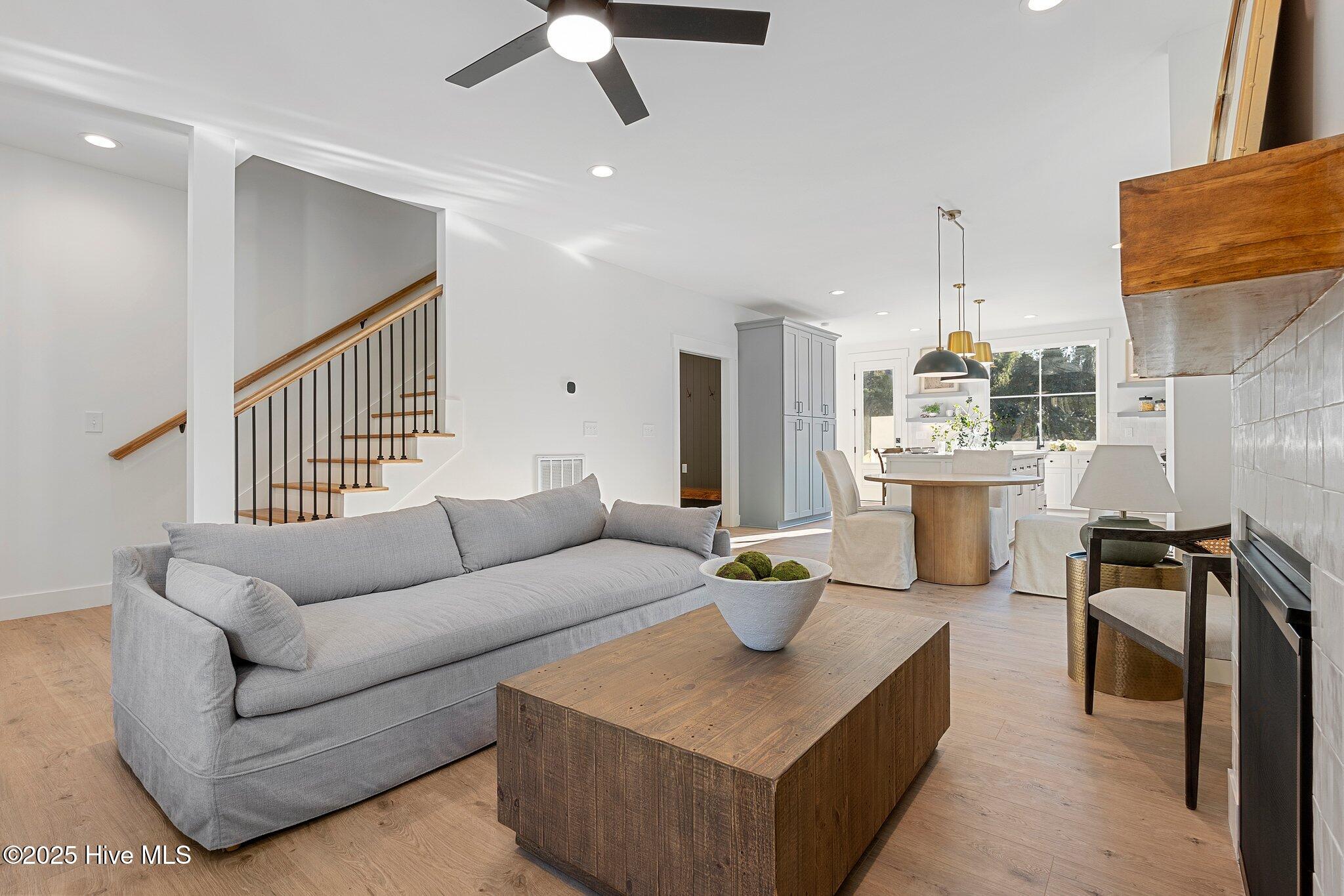 440 W Illinois Avenue