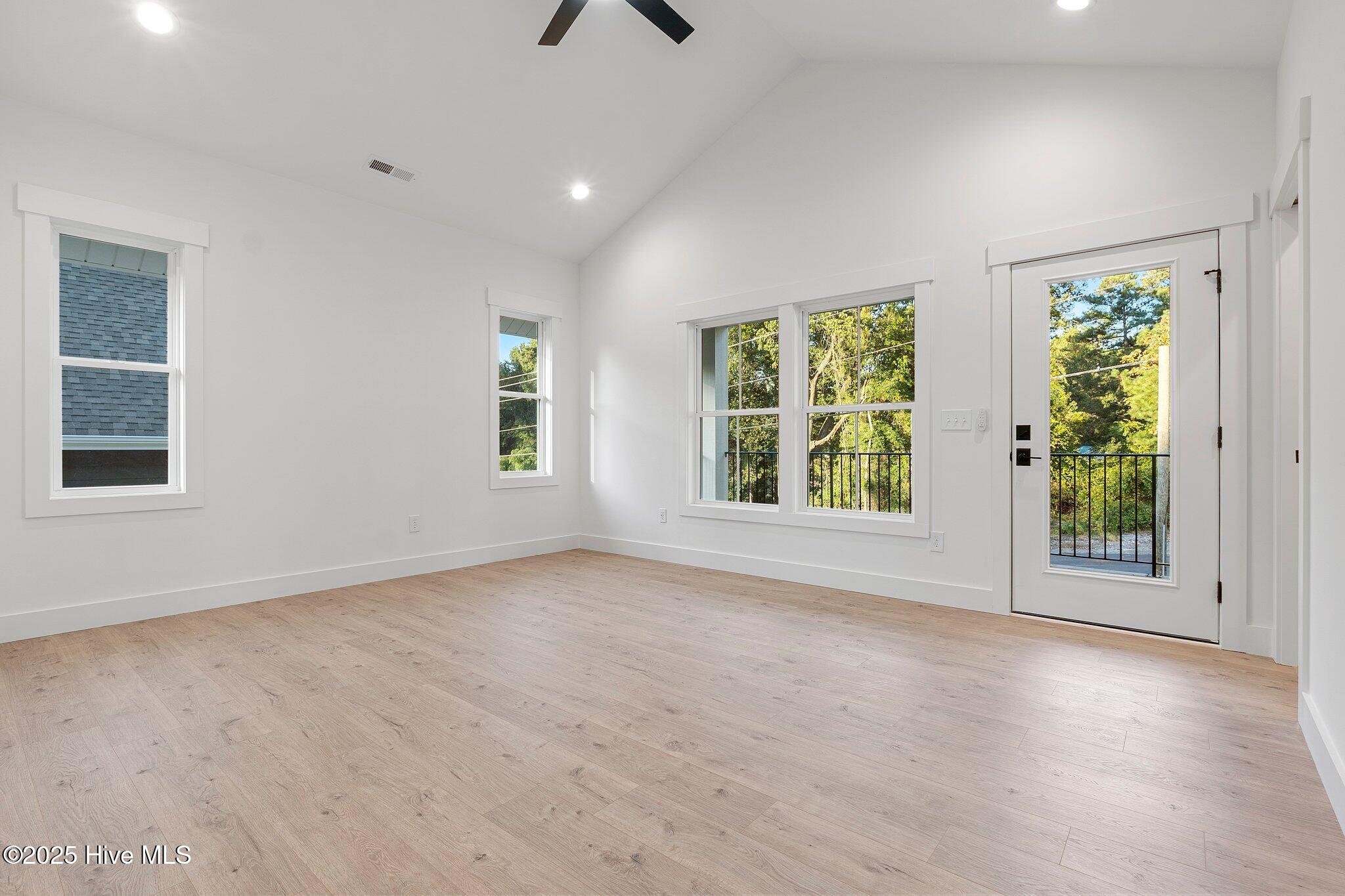 440 W Illinois Avenue