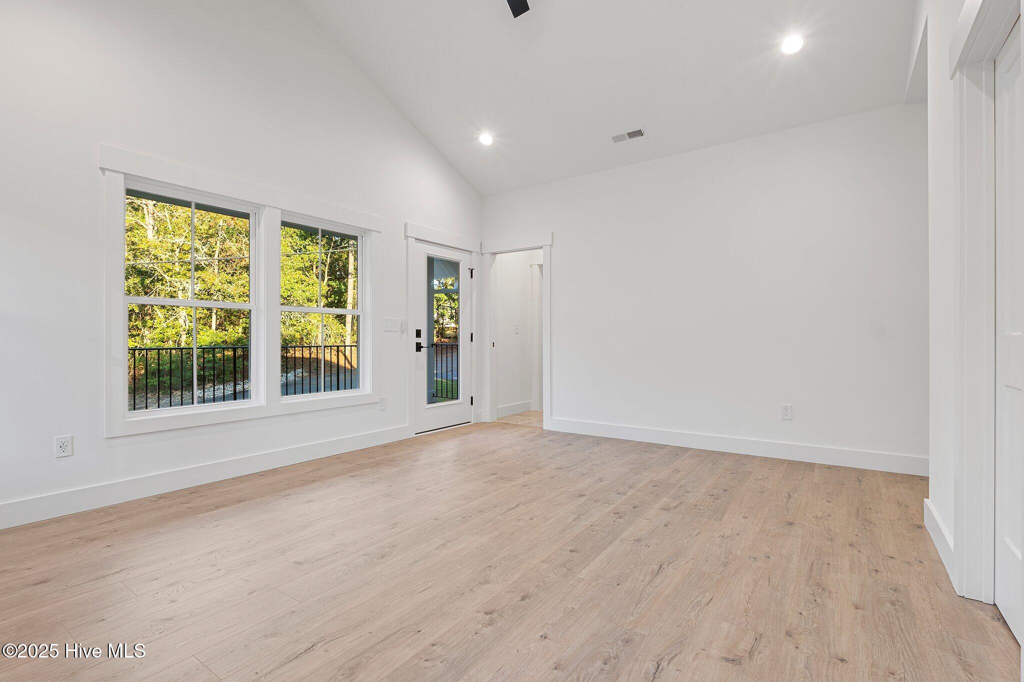 440 W Illinois Avenue