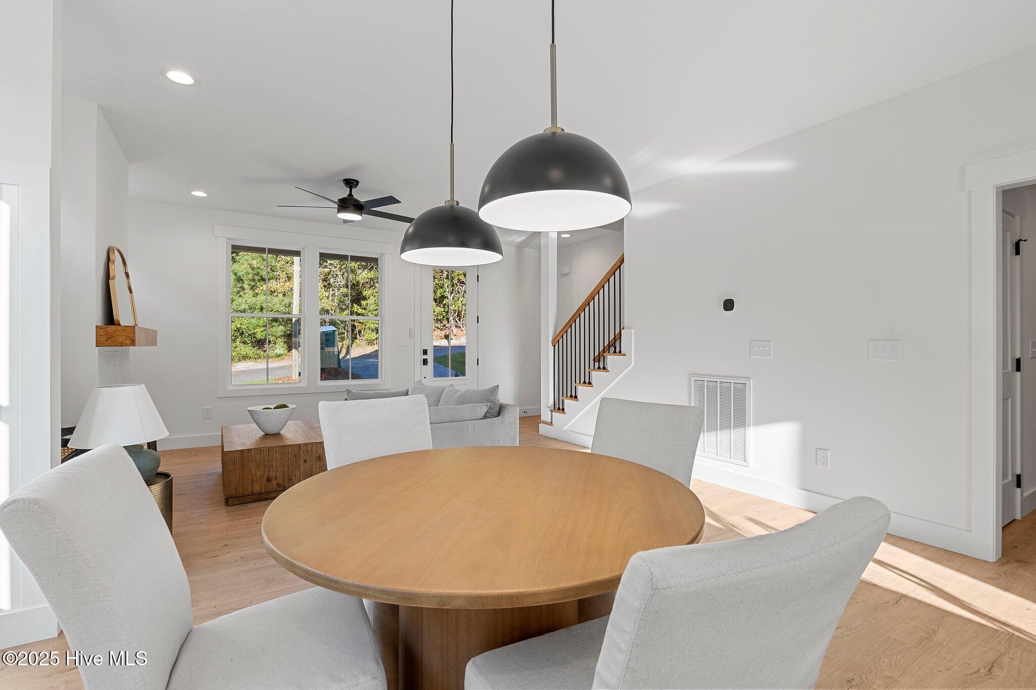 440 W Illinois Avenue