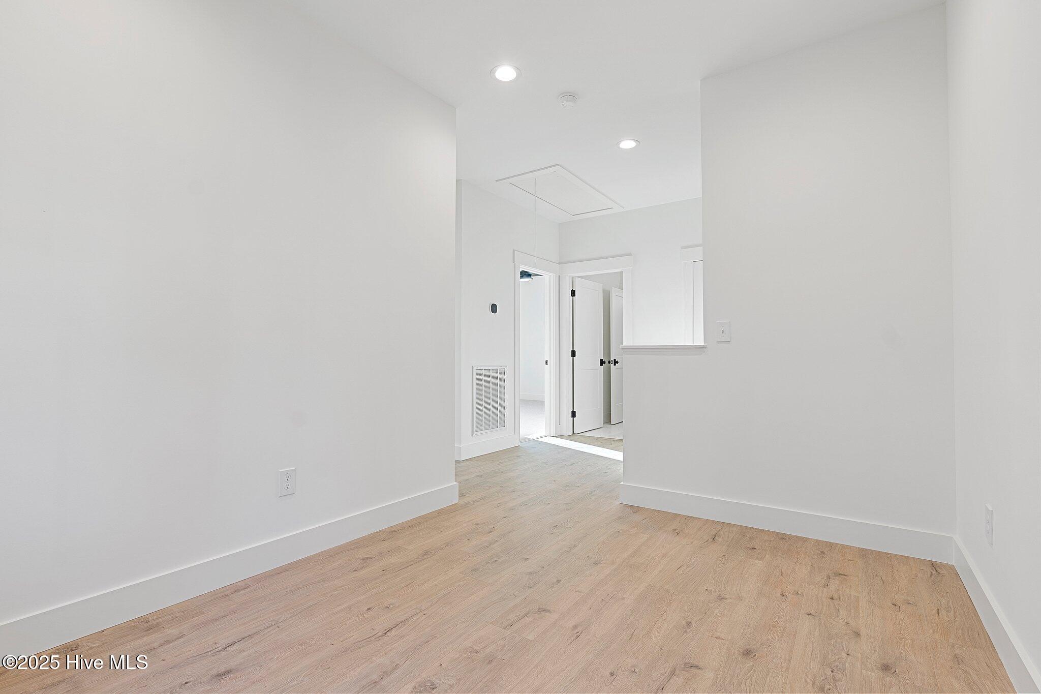 440 W Illinois Avenue