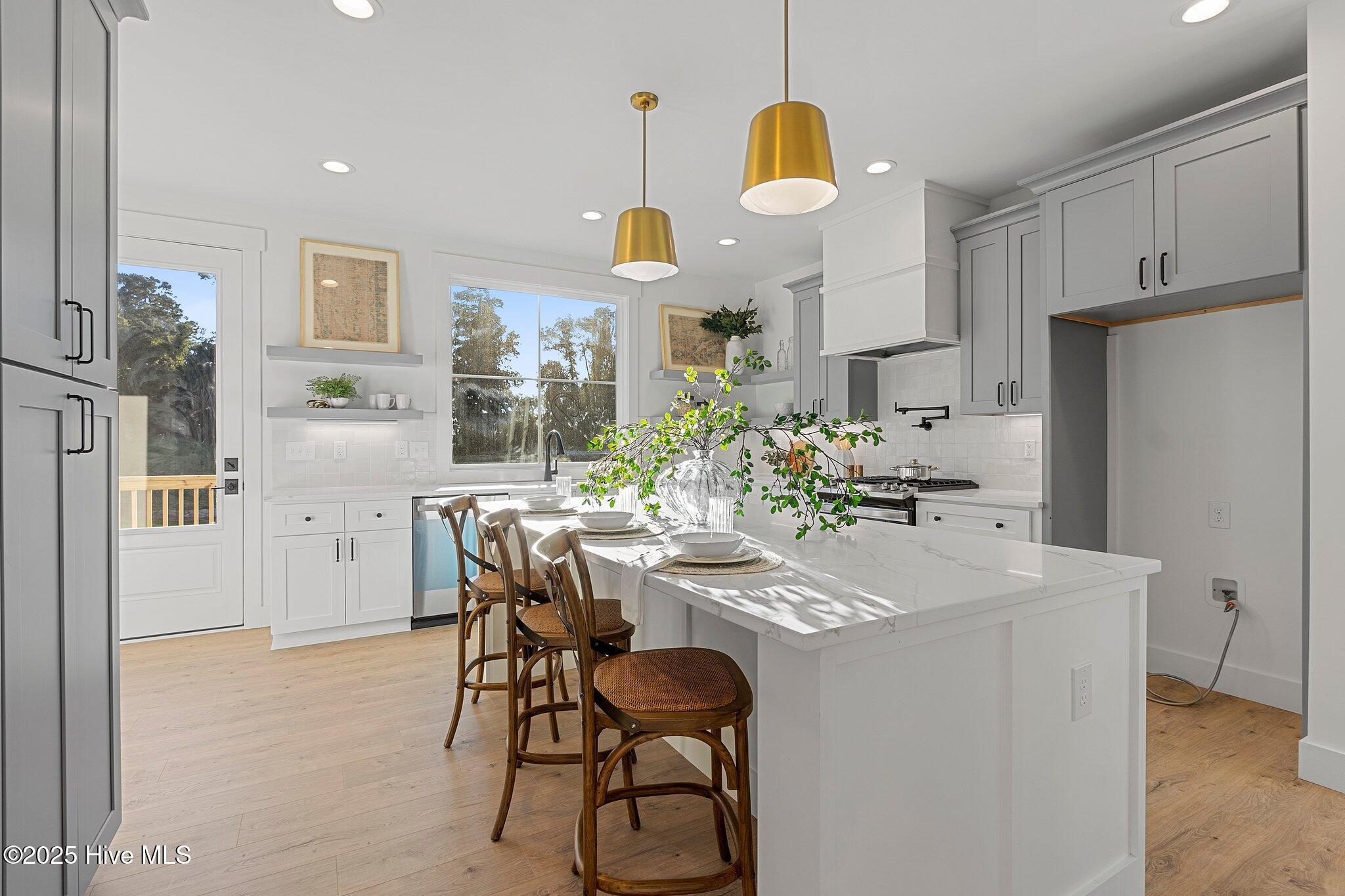 440 W Illinois Avenue