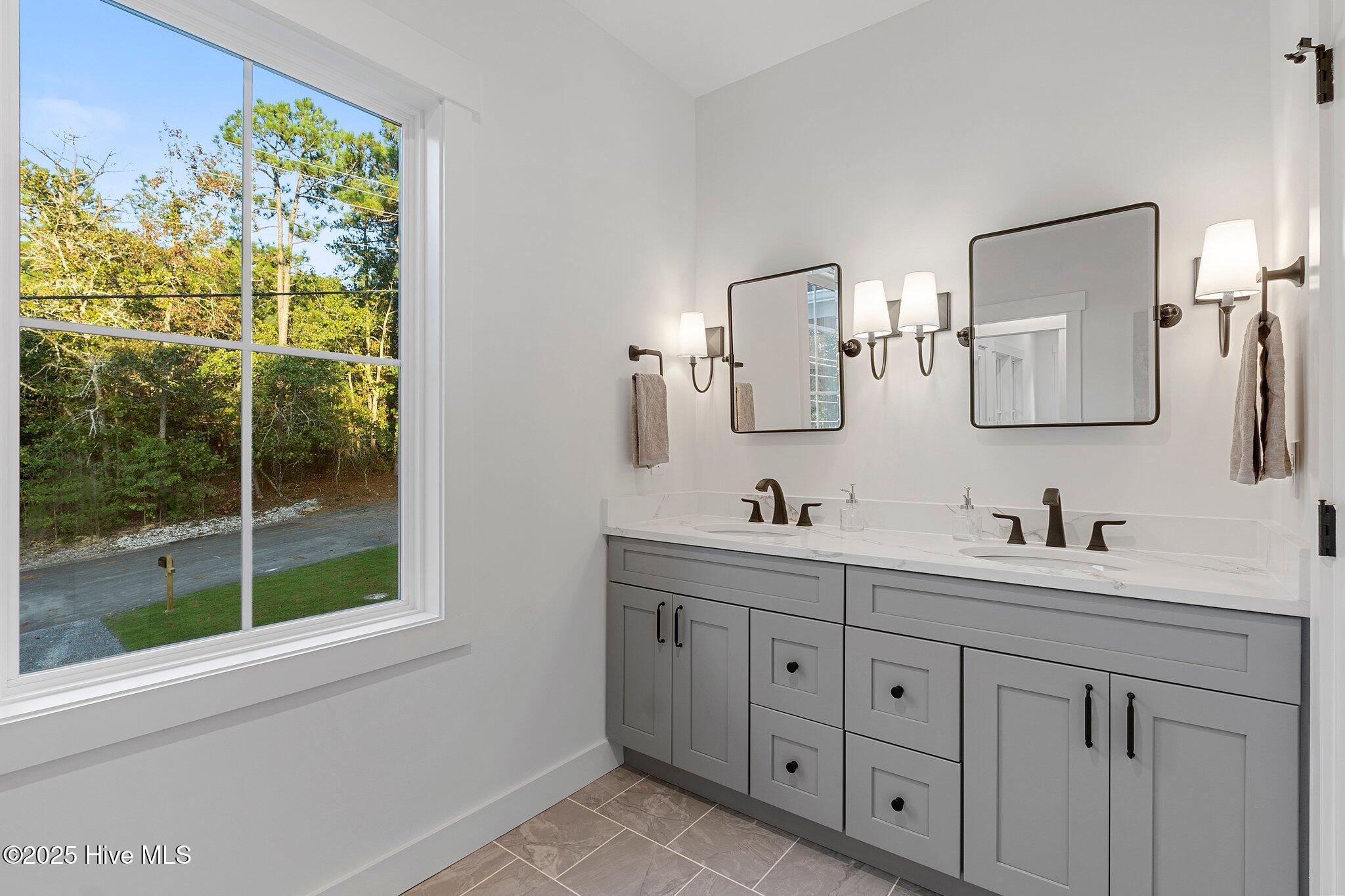 440 W Illinois Avenue