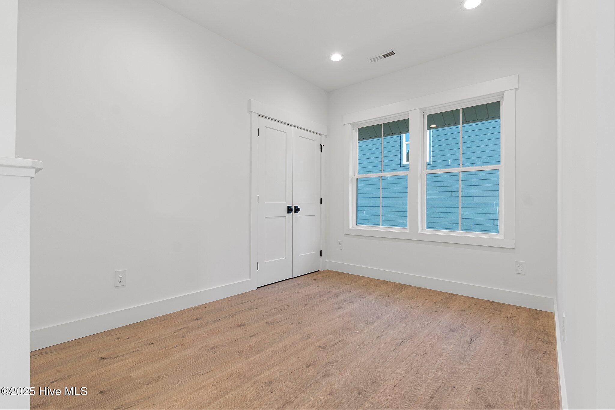 440 W Illinois Avenue