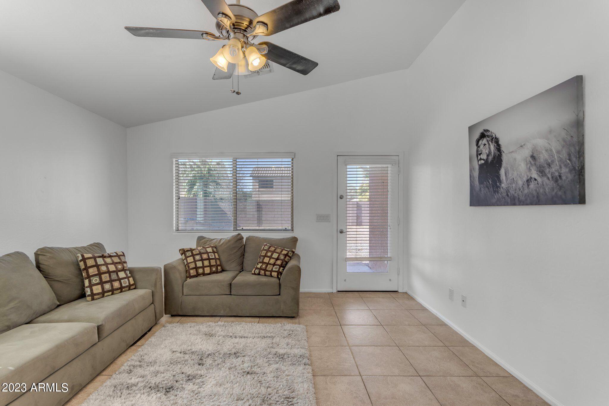 660 W MESQUITE TREE Lane