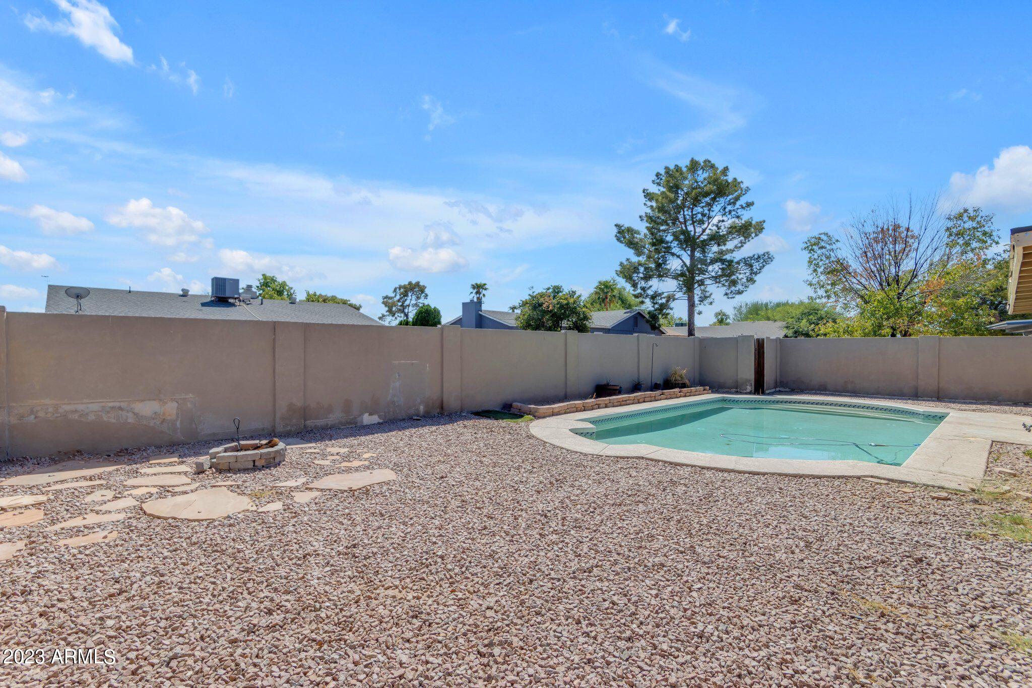 1403 W PALOMINO Drive
