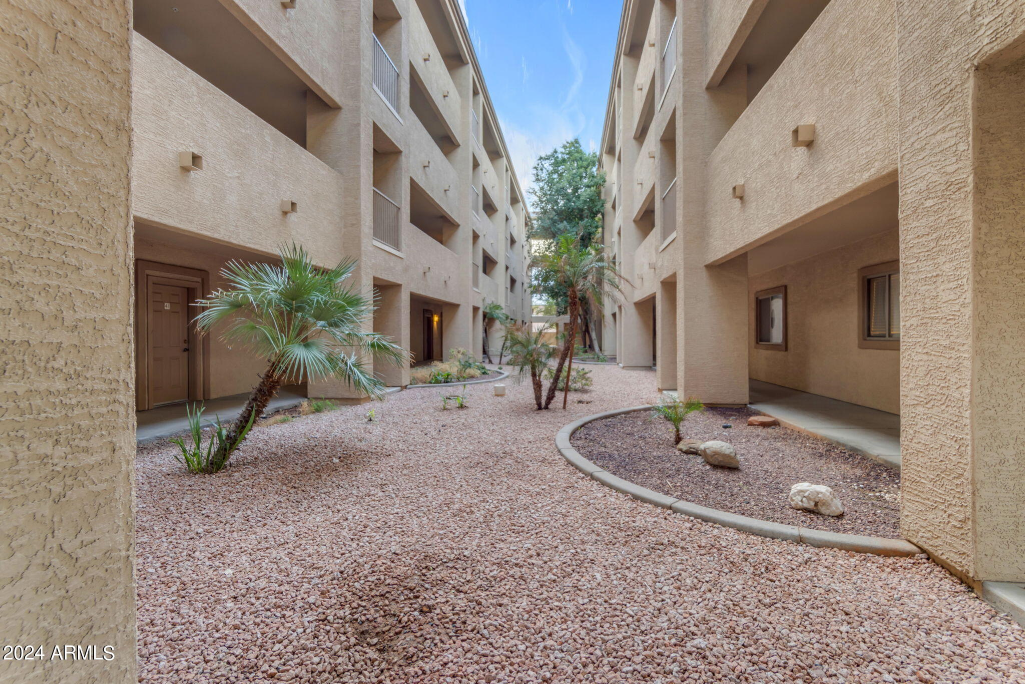 920 E DEVONSHIRE Avenue # 4025