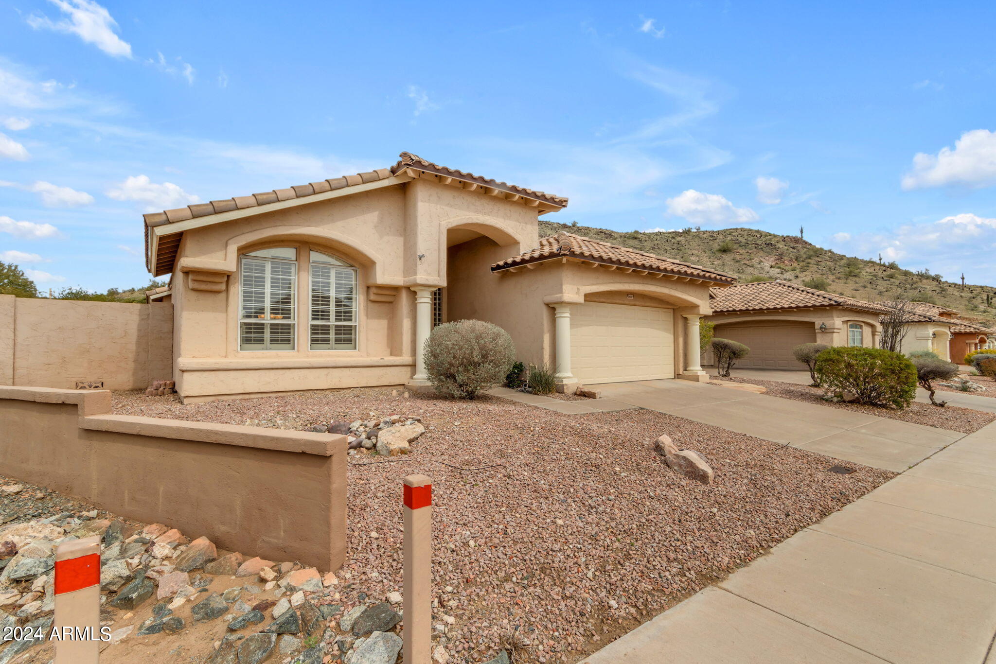 2402 E MOUNTAIN VISTA Drive