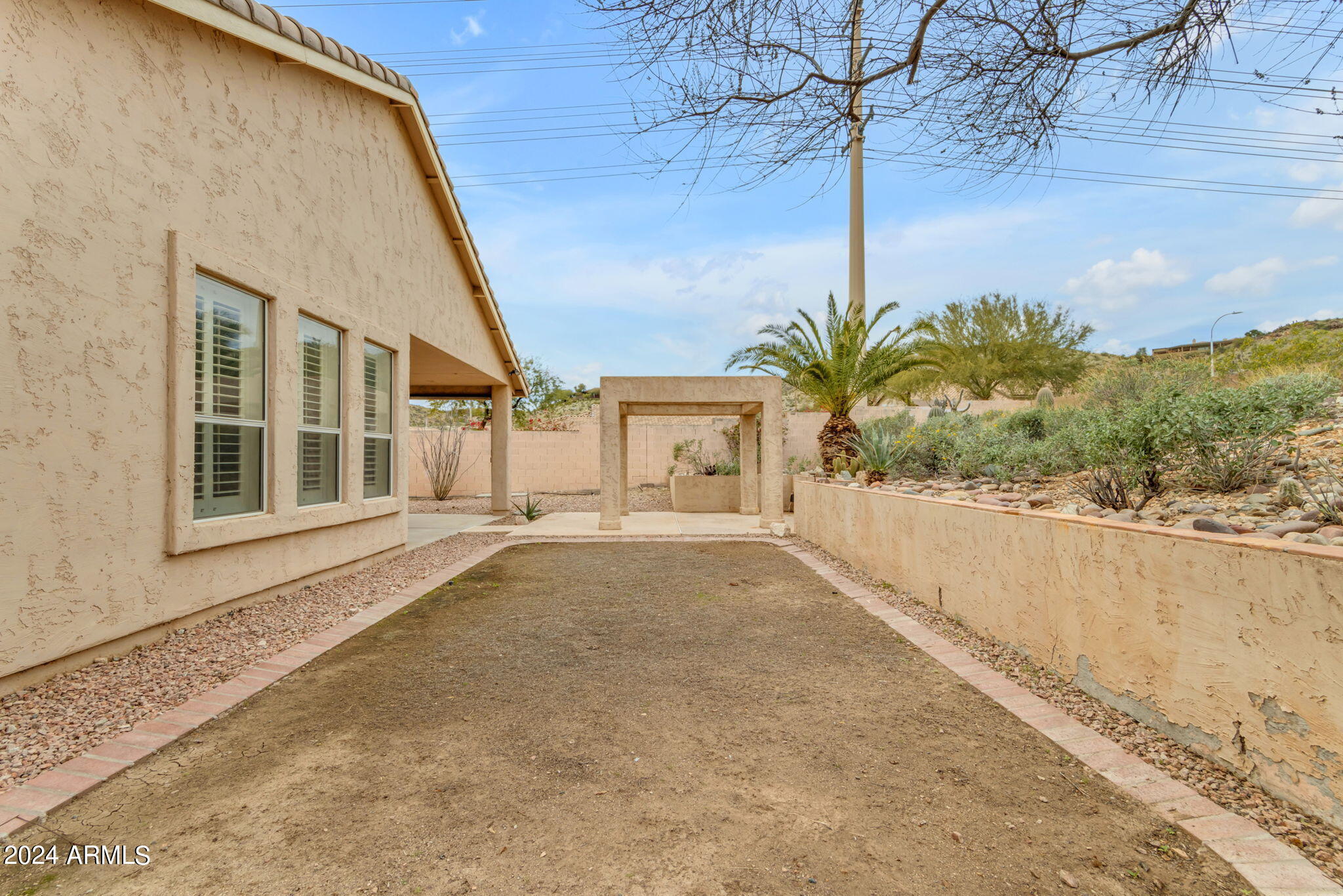 2402 E MOUNTAIN VISTA Drive