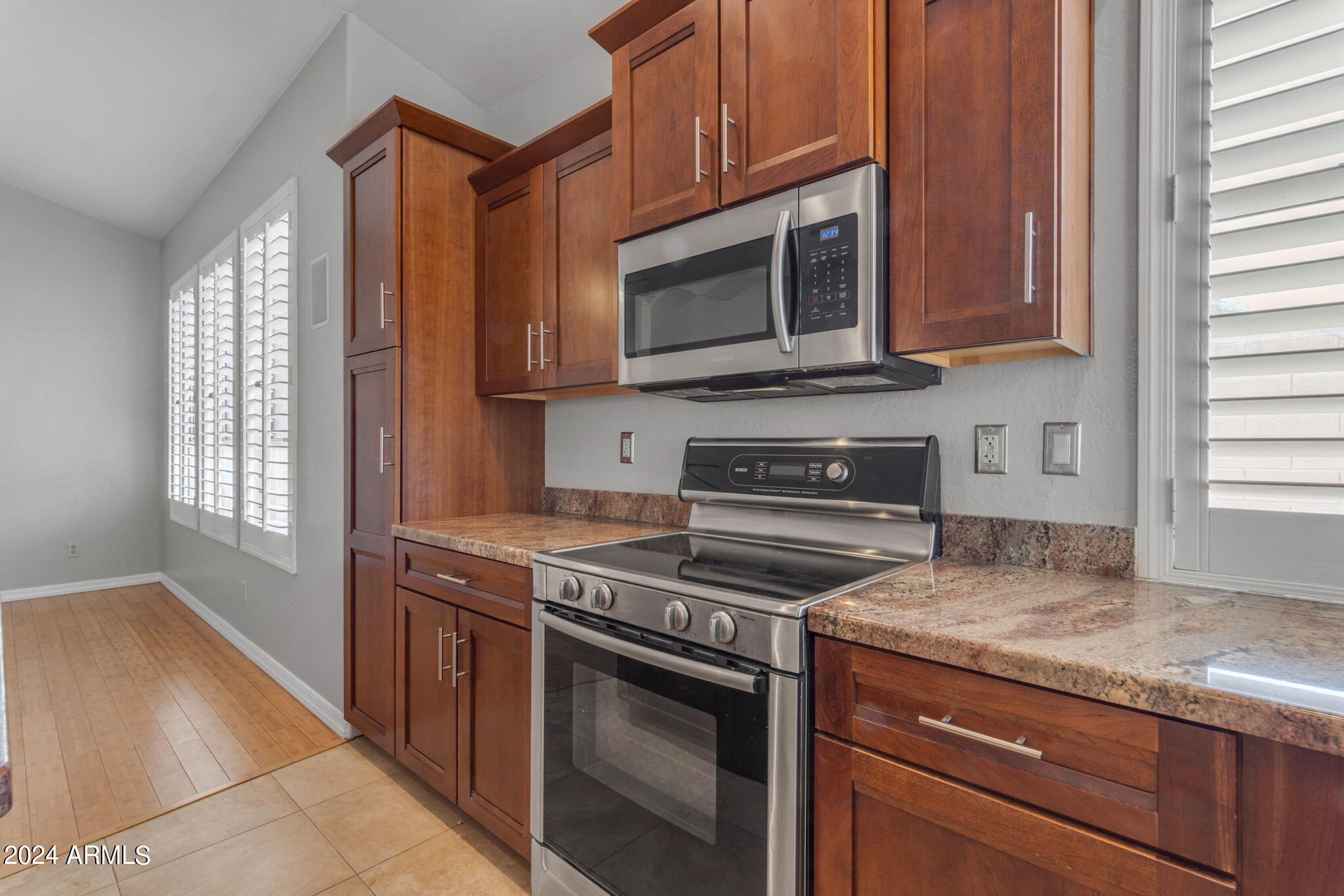 2402 E MOUNTAIN VISTA Drive