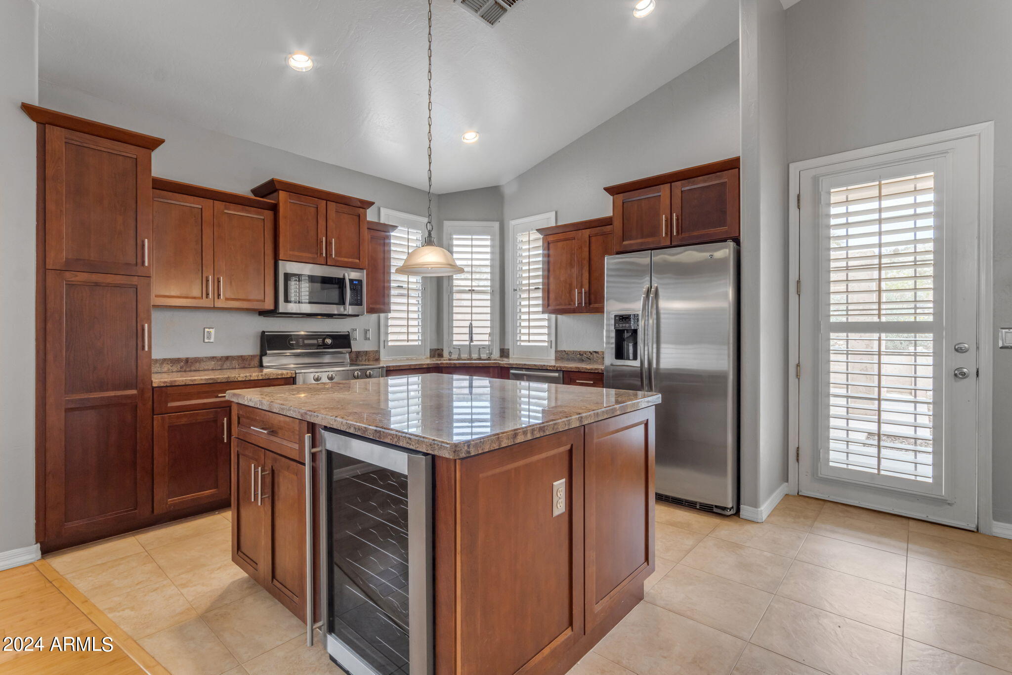 2402 E MOUNTAIN VISTA Drive