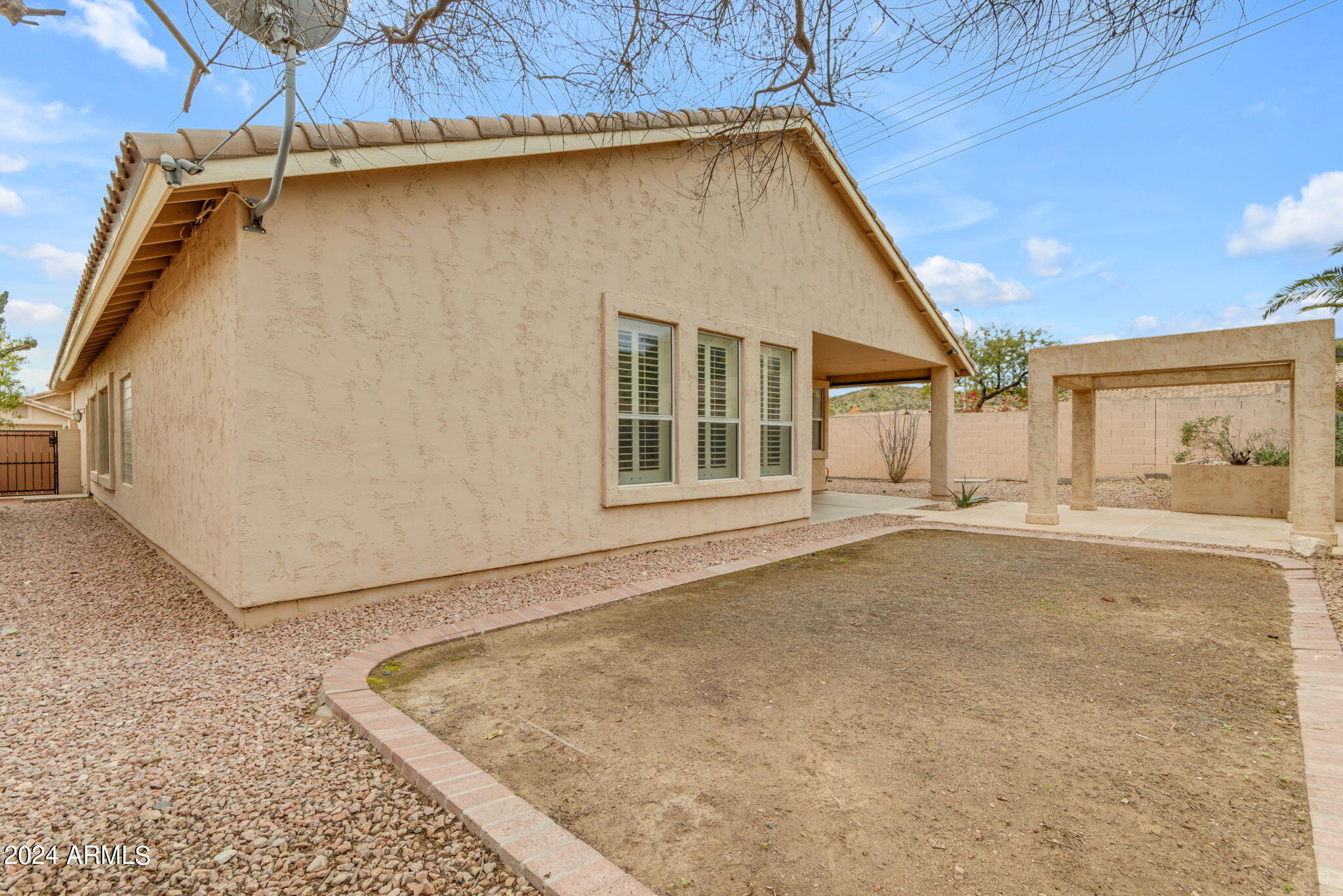 2402 E MOUNTAIN VISTA Drive