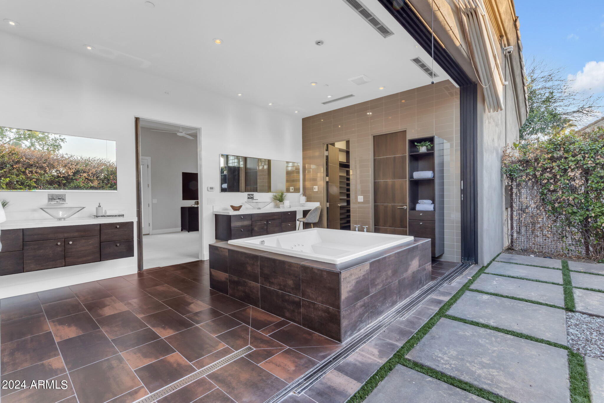9590 E ALTADENA Avenue