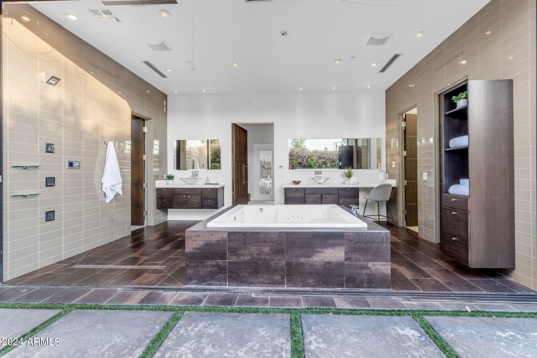 9590 E ALTADENA Avenue