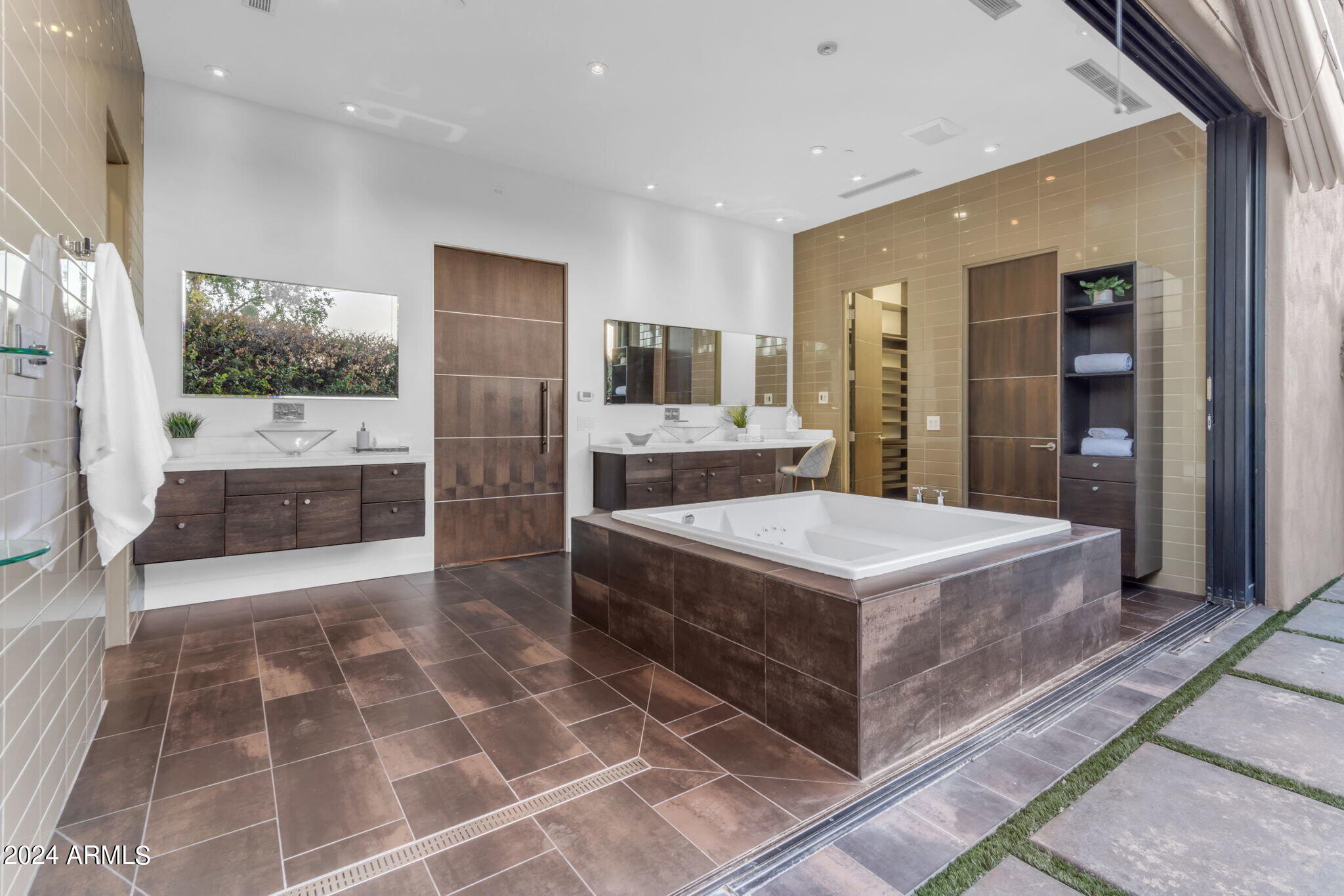 9590 E ALTADENA Avenue