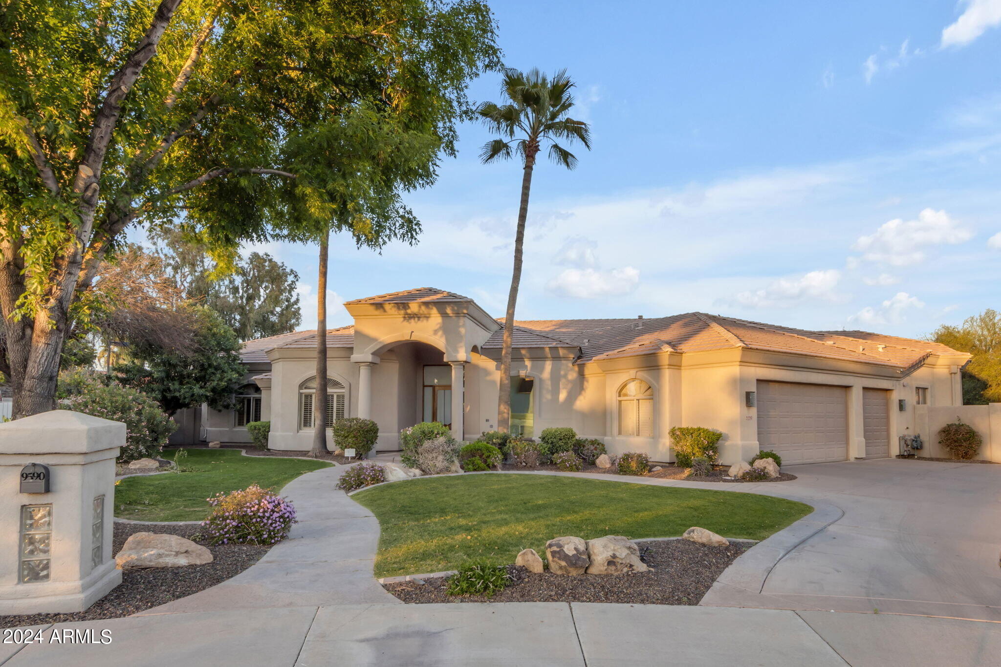 9590 E ALTADENA Avenue