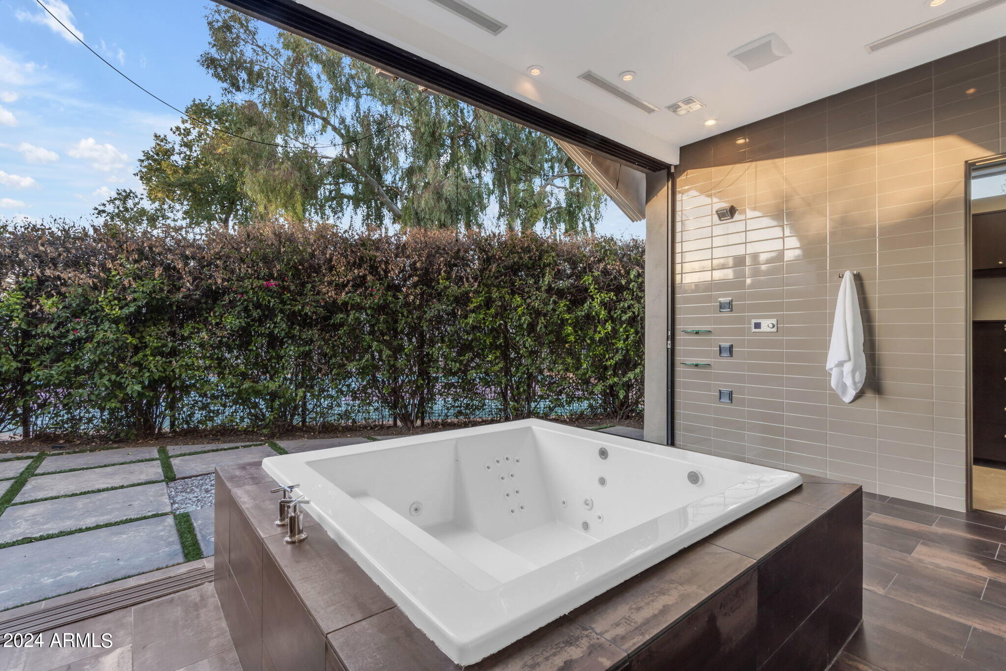 9590 E ALTADENA Avenue