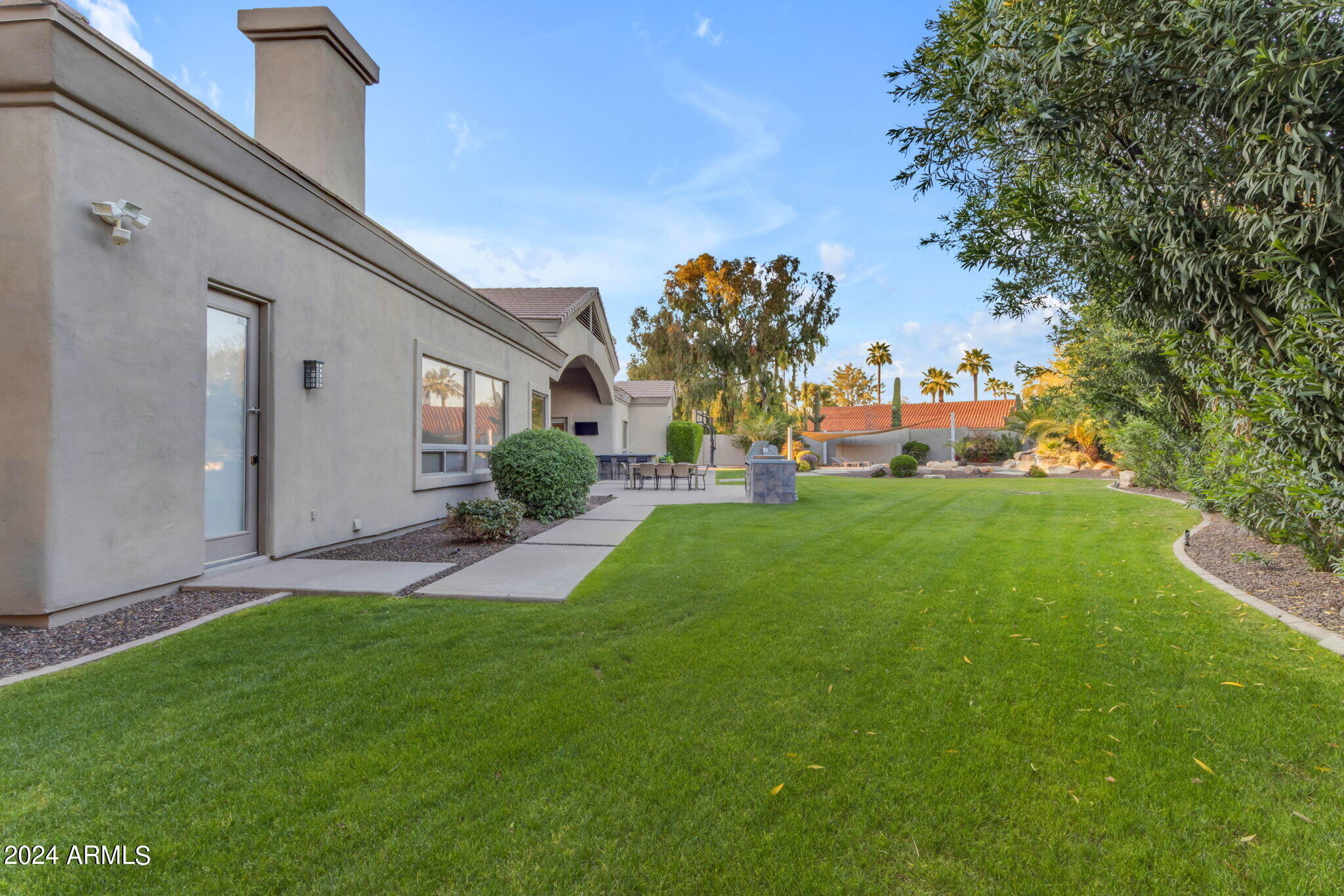 9590 E ALTADENA Avenue