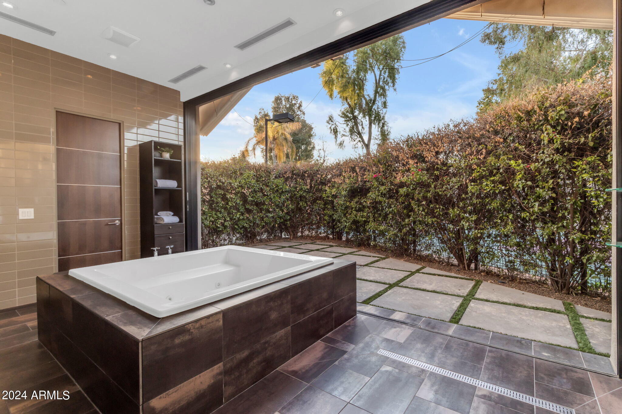 9590 E ALTADENA Avenue