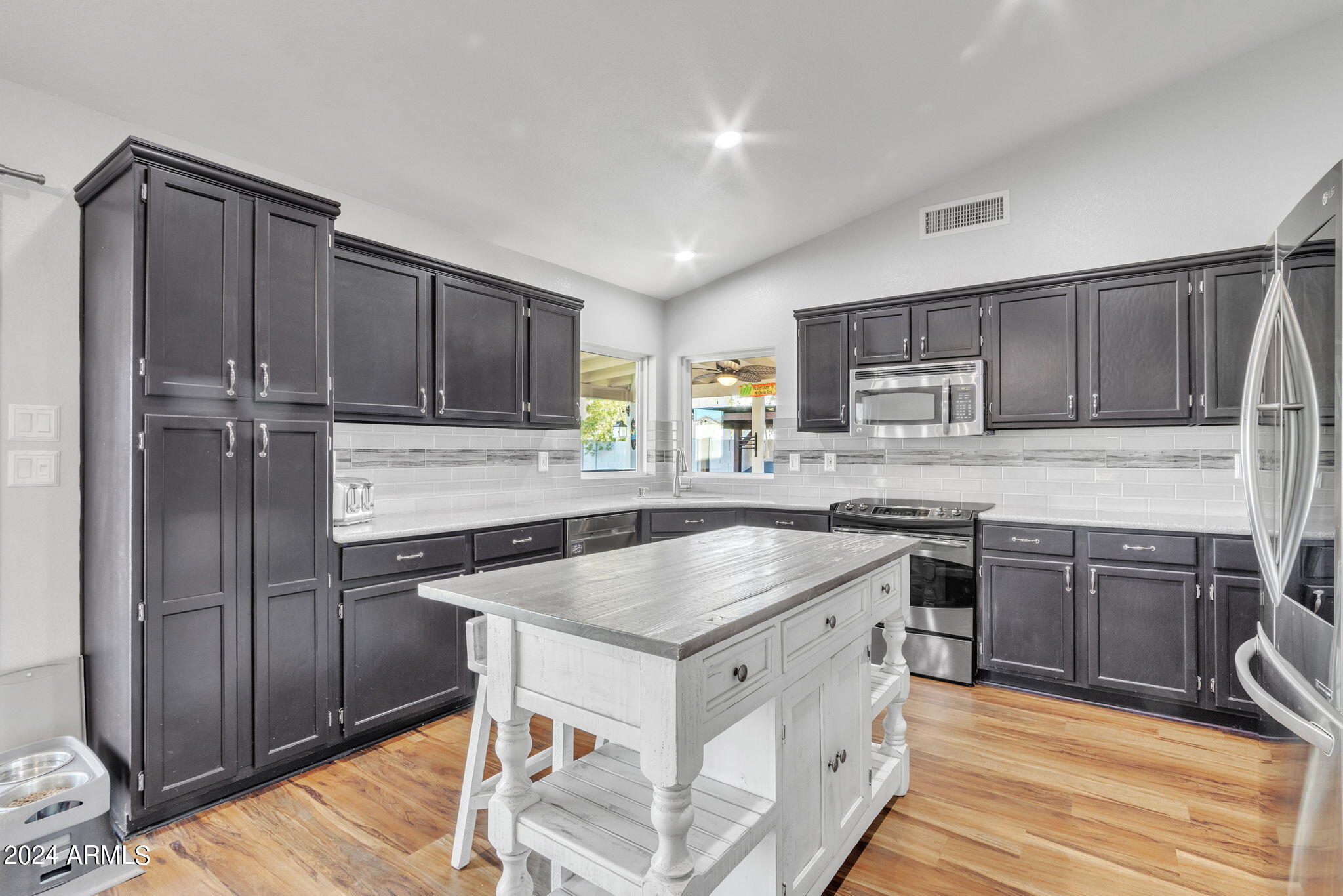 7521 W WILLOW Avenue