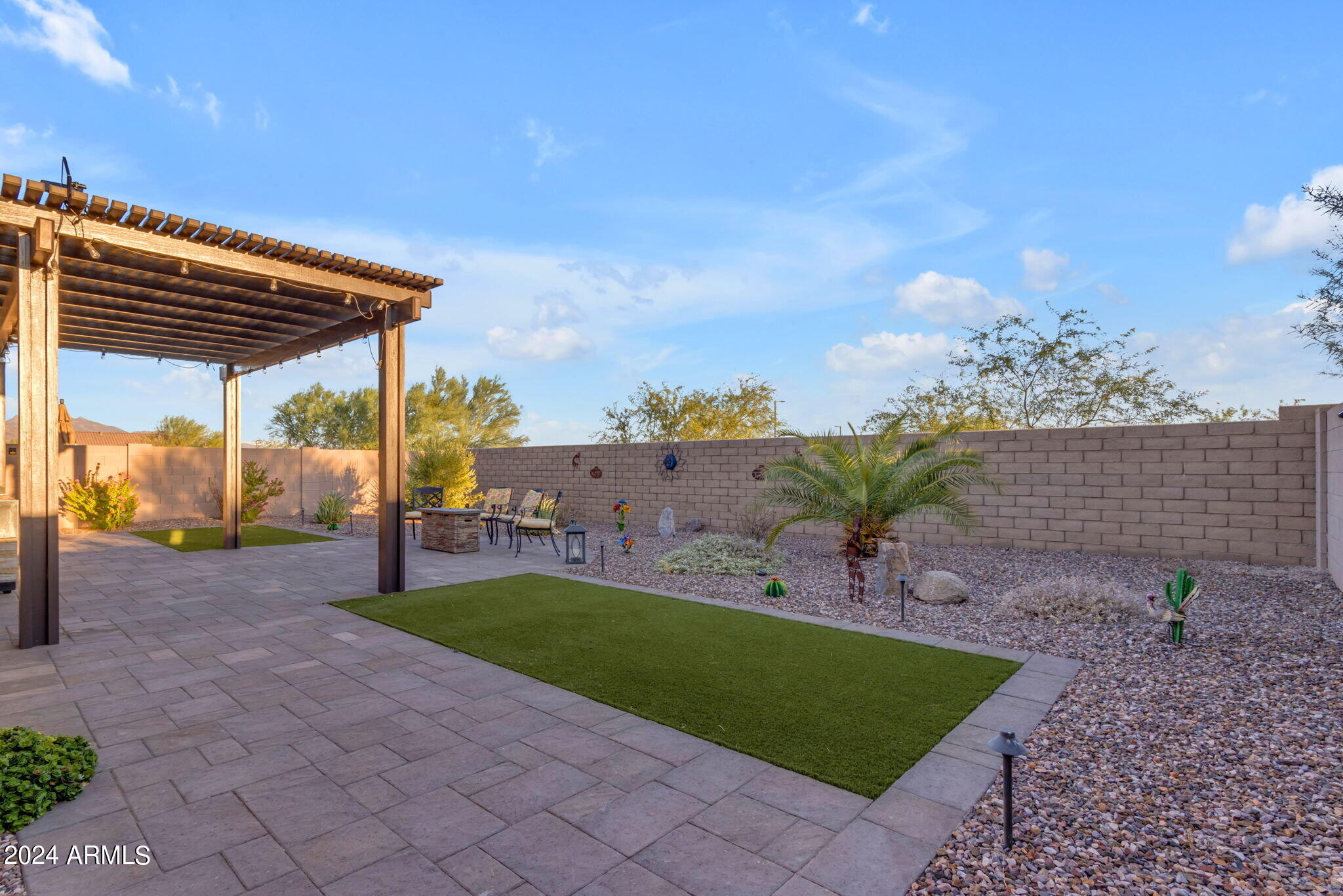18531 W THISTLE LANDING Drive