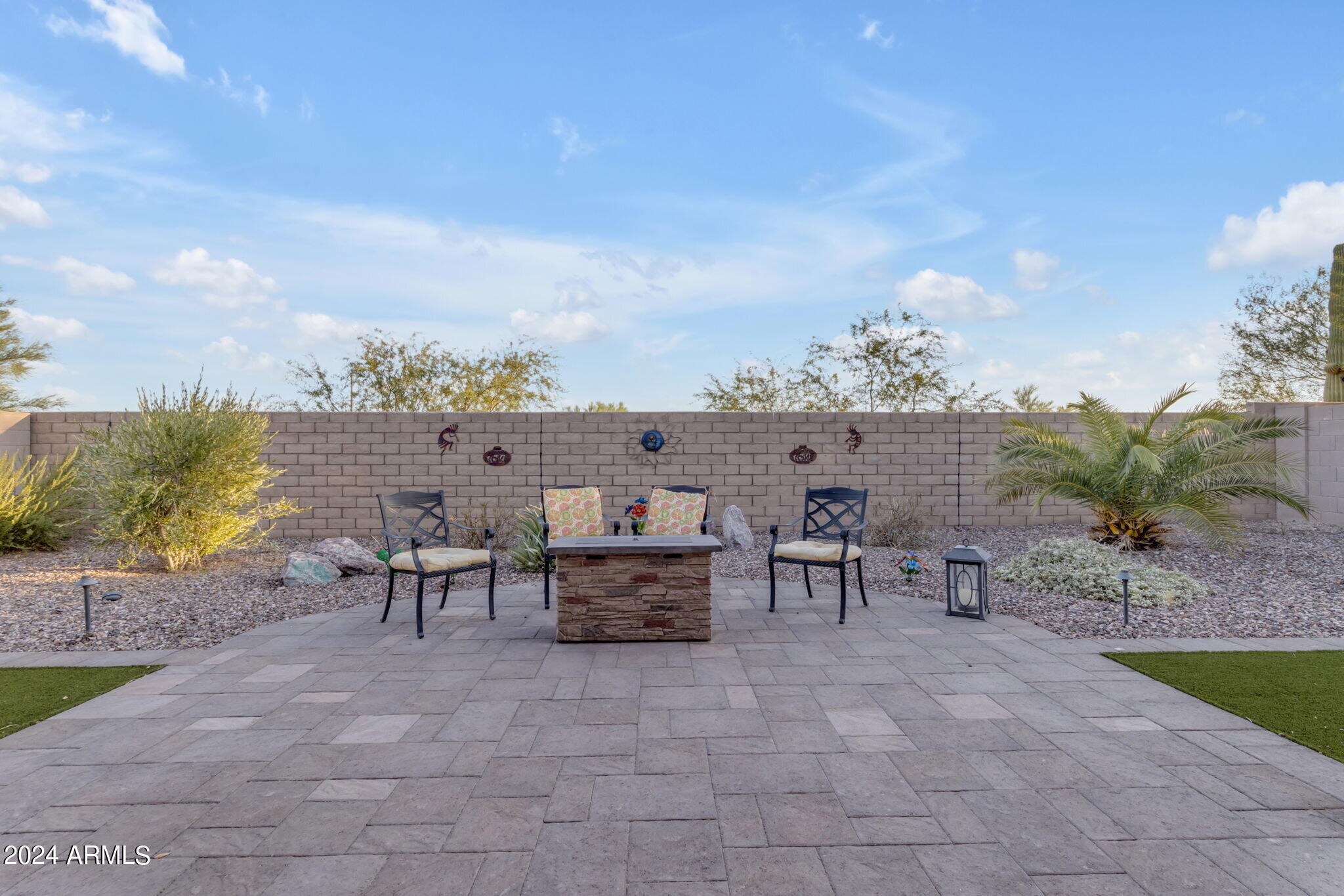 18531 W THISTLE LANDING Drive