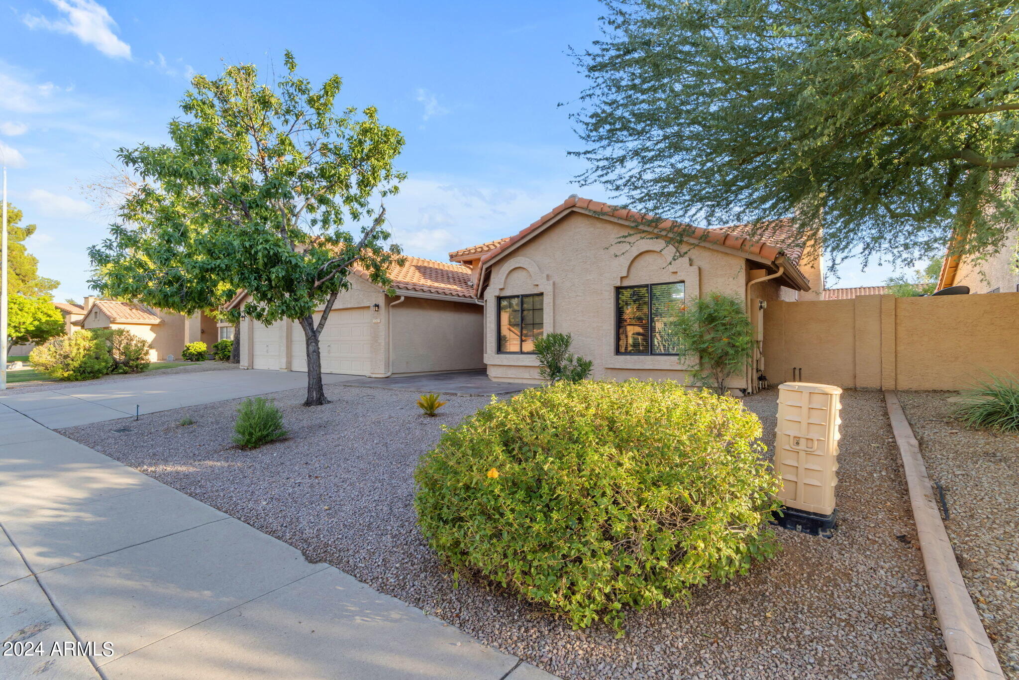 387 W LARONA Lane