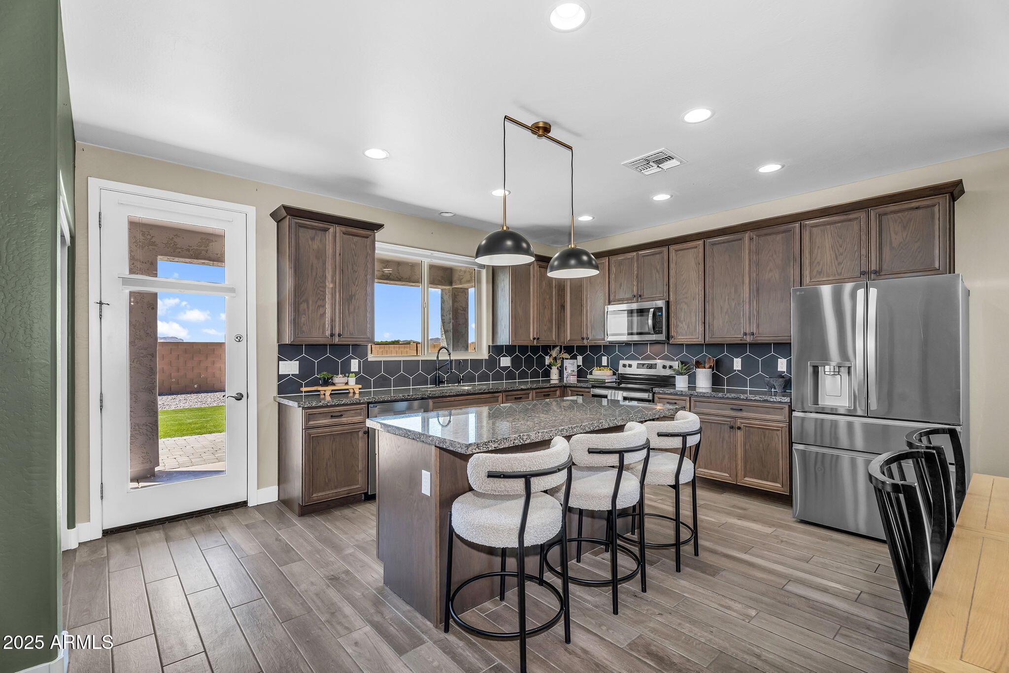 27550 N SILVERLEAF Road