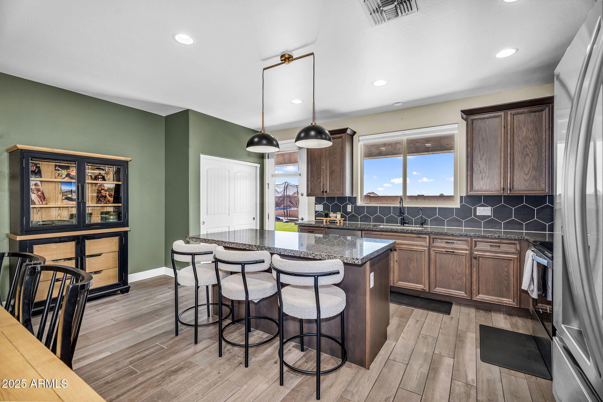 27550 N SILVERLEAF Road
