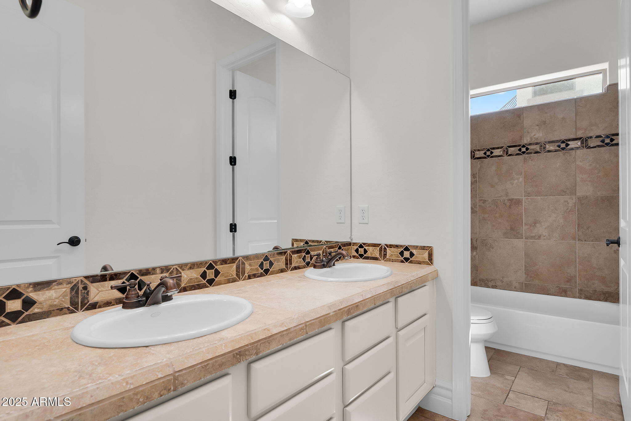 3414 E VIRGIL Drive