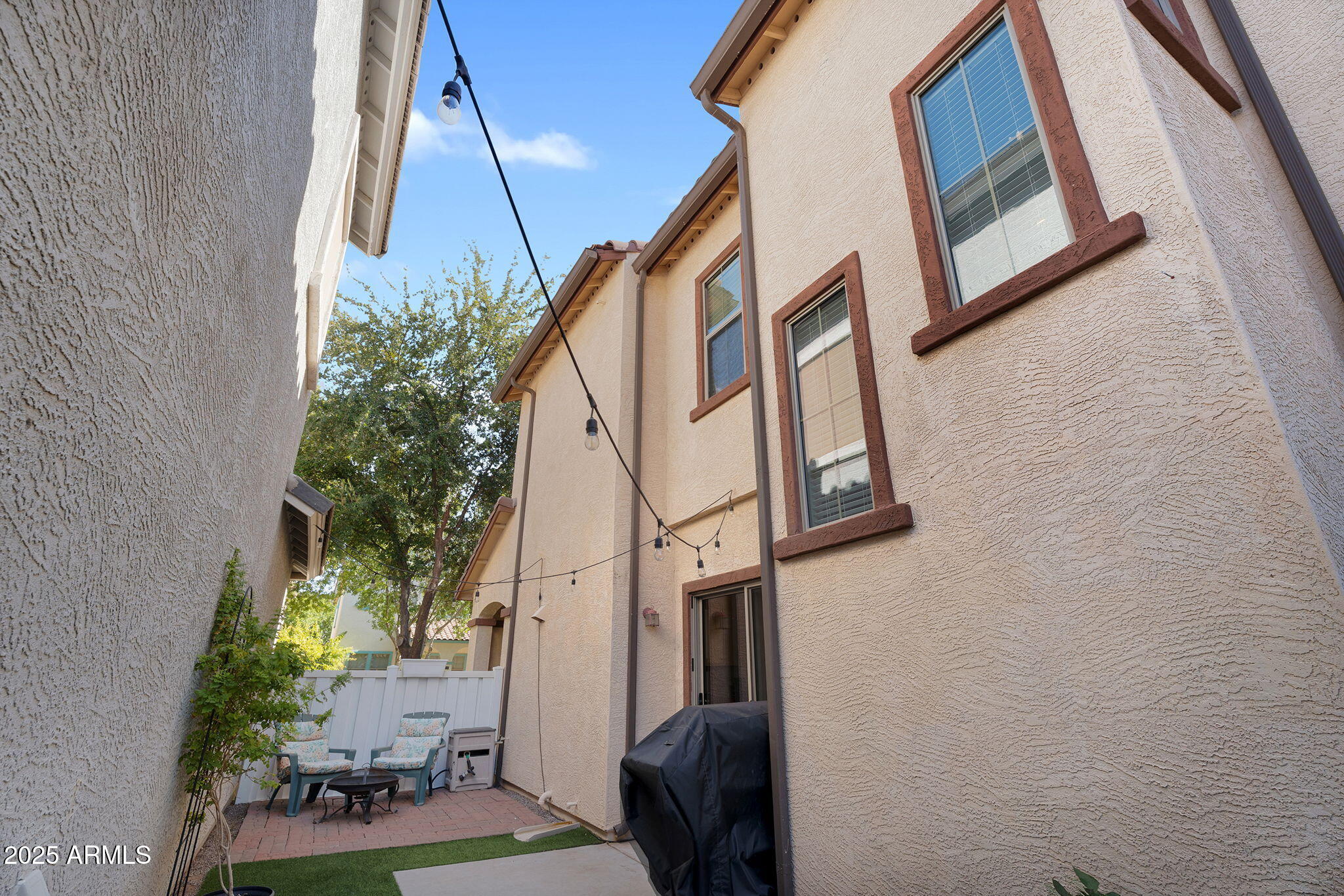 3111 E HOBART Street