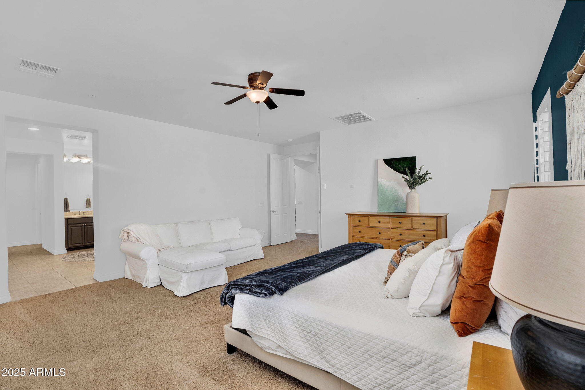 3087 E MAPLEWOOD Court