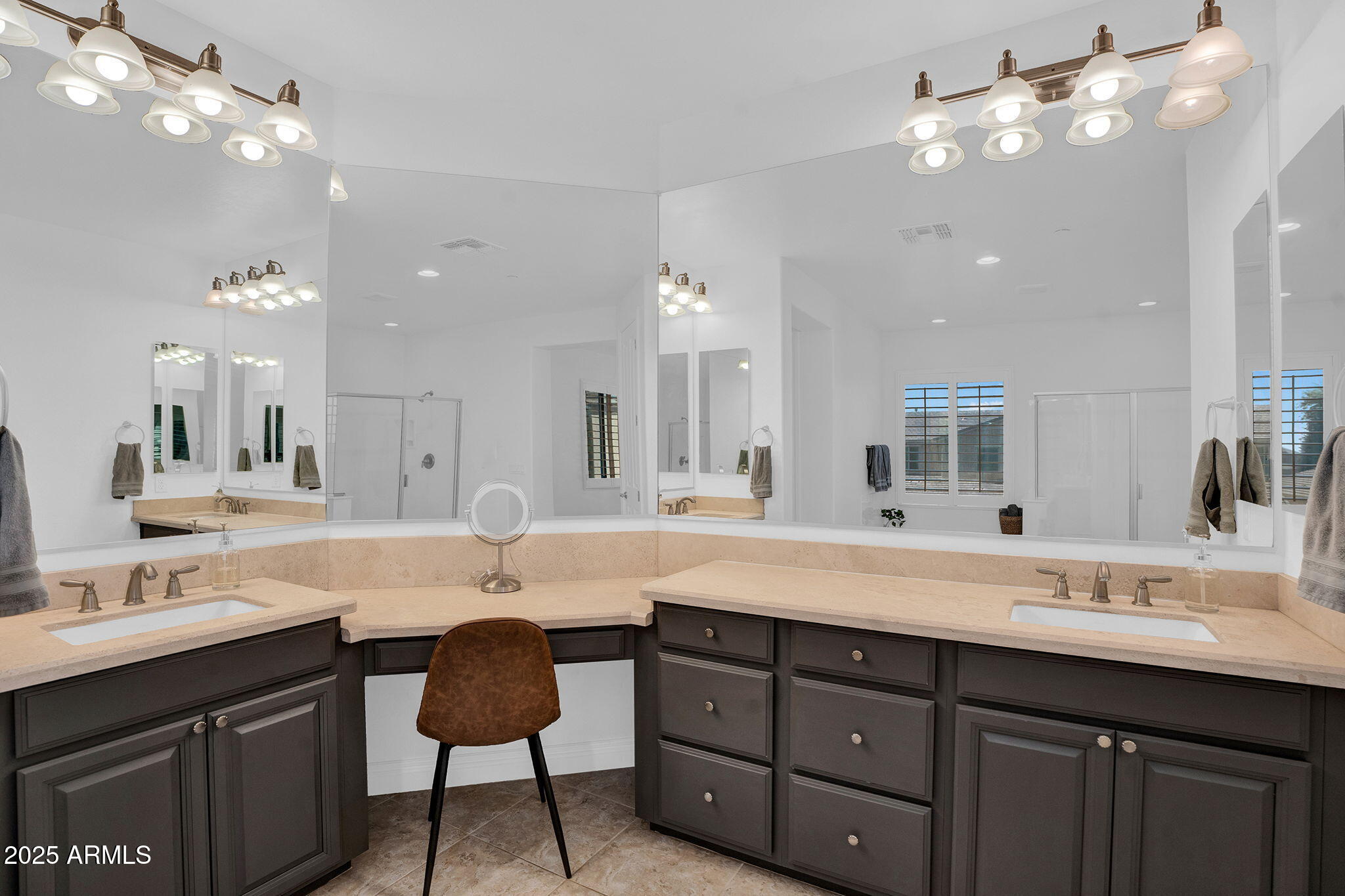 3087 E MAPLEWOOD Court