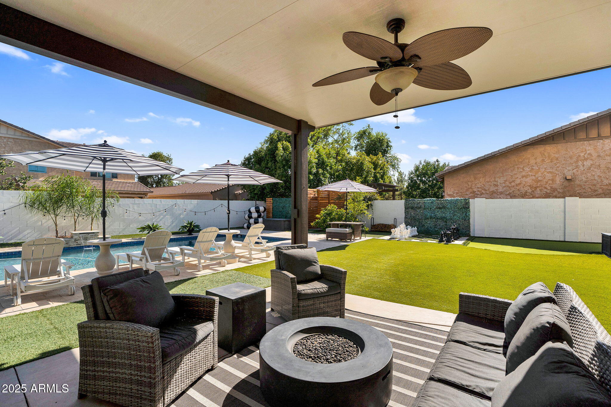 3087 E MAPLEWOOD Court