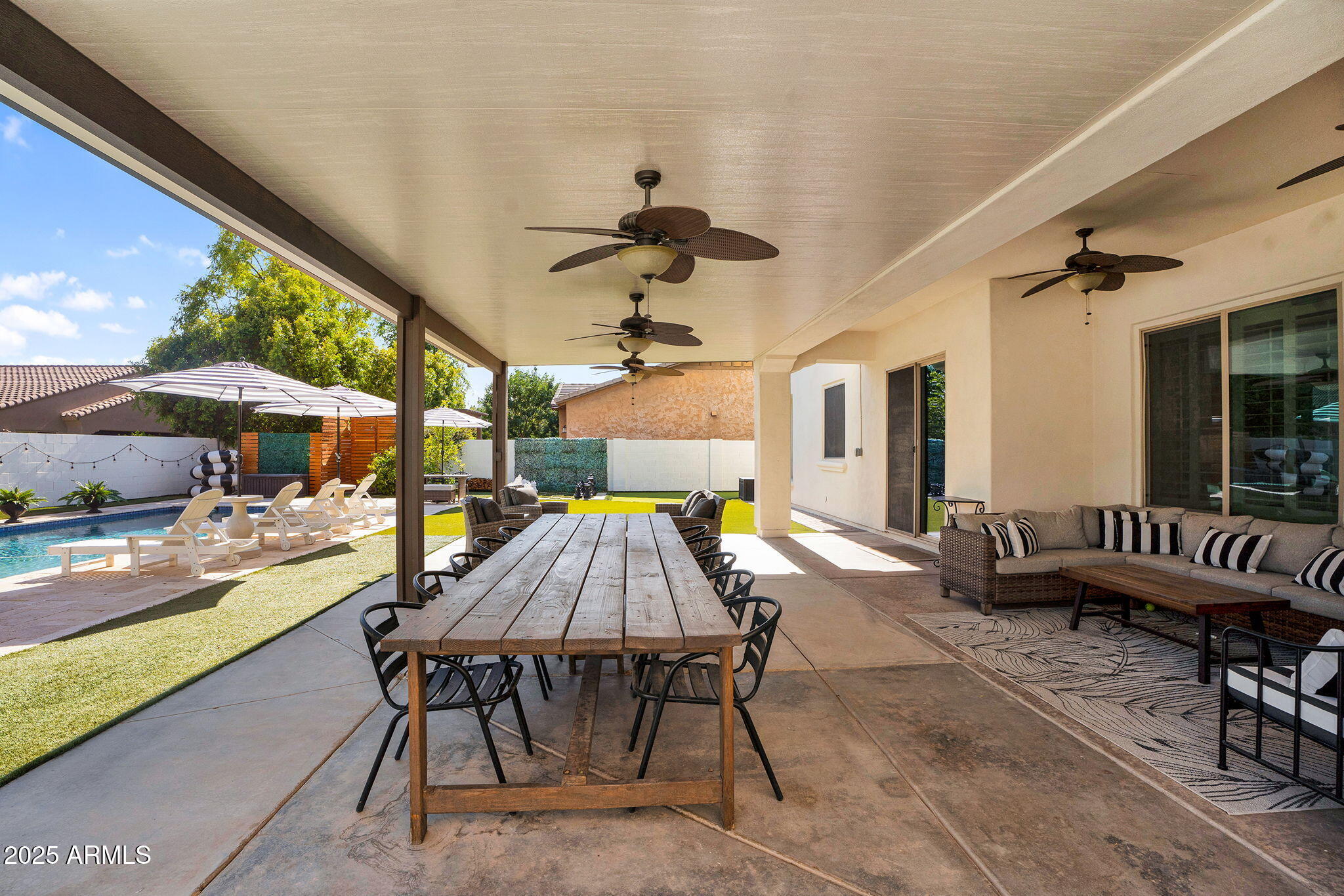 3087 E MAPLEWOOD Court