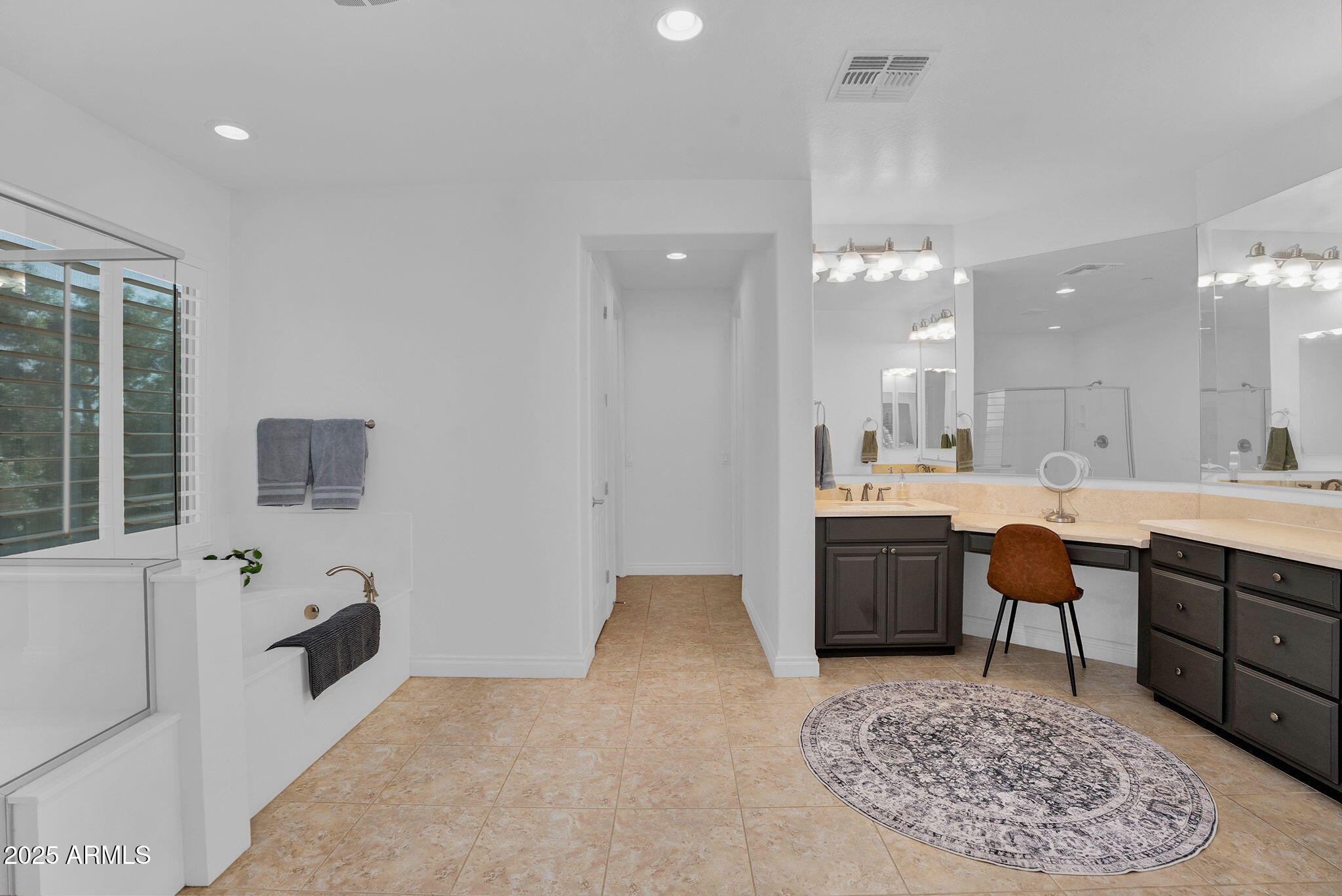 3087 E MAPLEWOOD Court