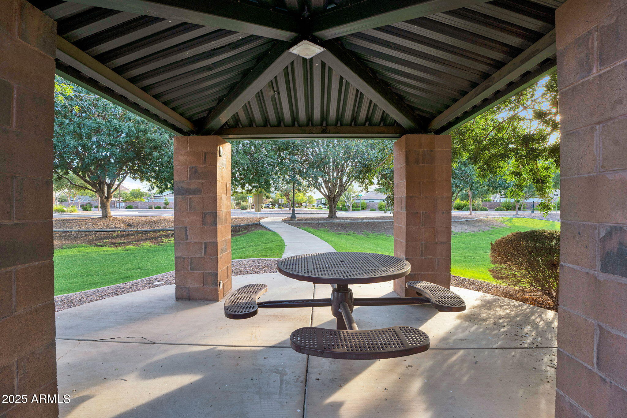 3087 E MAPLEWOOD Court